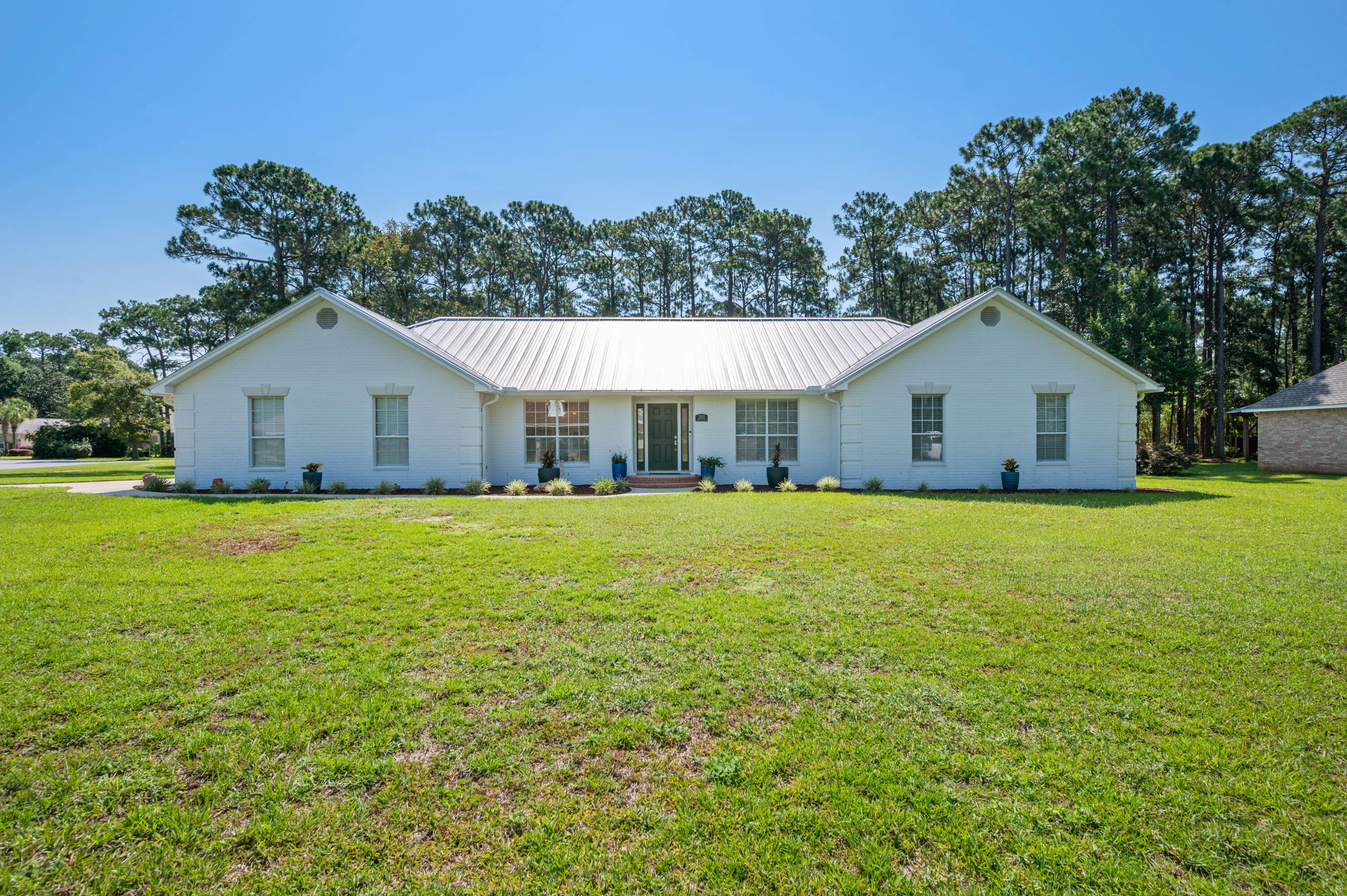 201 Yacht Club Drive — photo