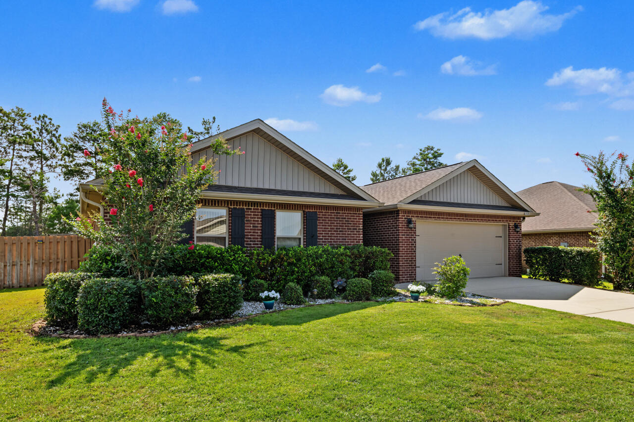 352 Merlin Court — photo