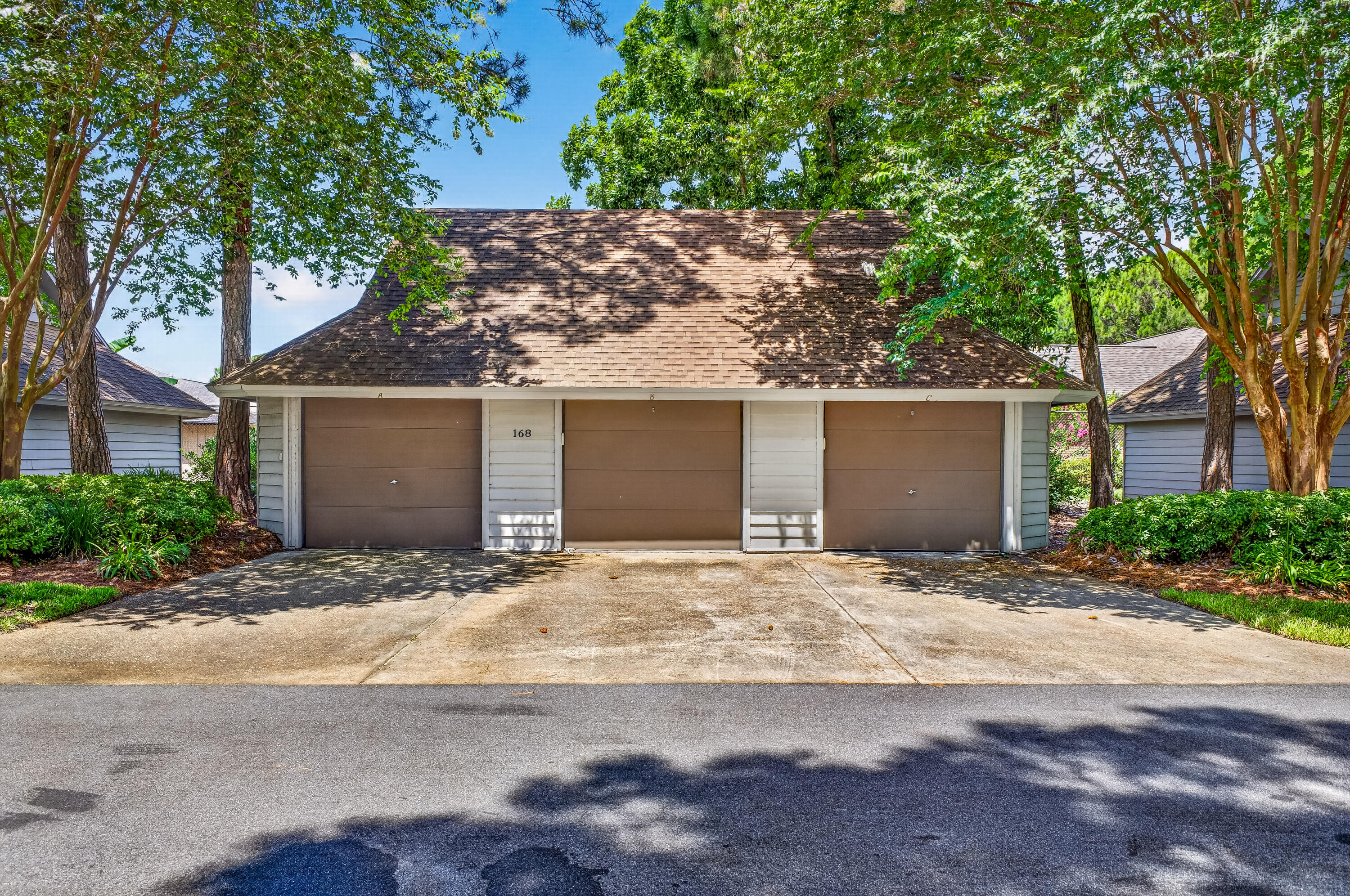 168 Cove Drive Garage 168C — photo