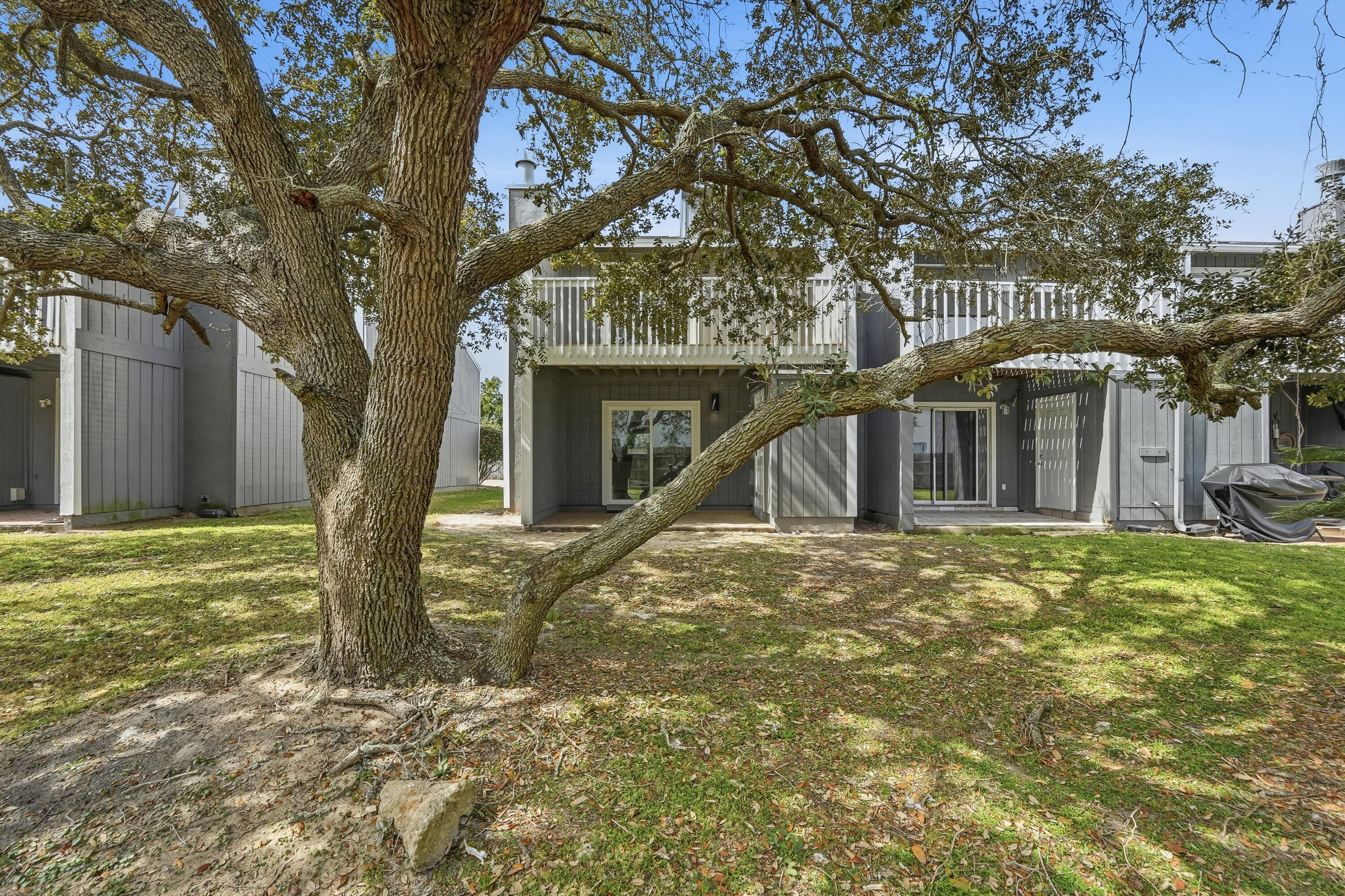 11 Court Drive 11 — photo