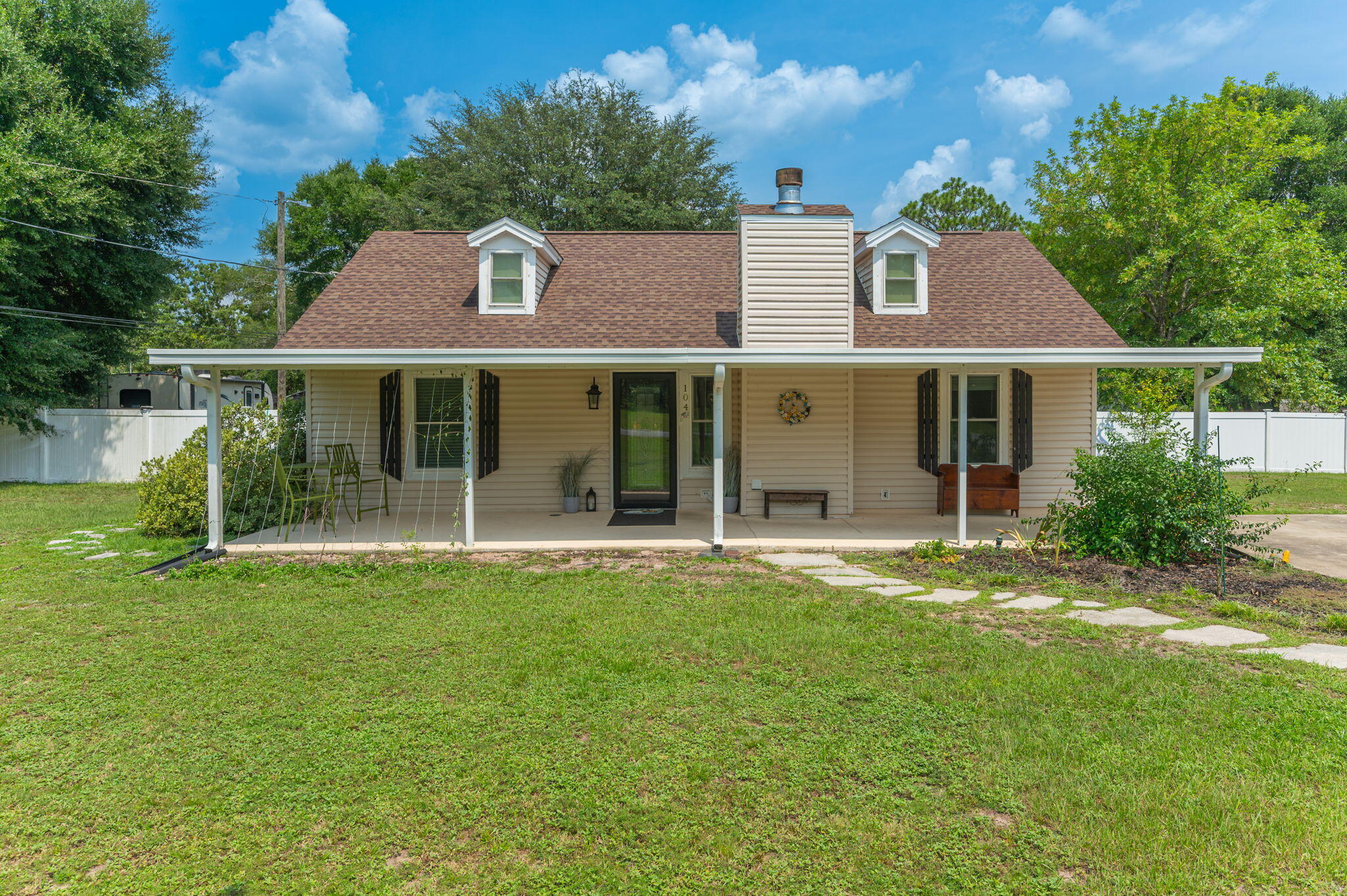 104 Stephens Lane — photo