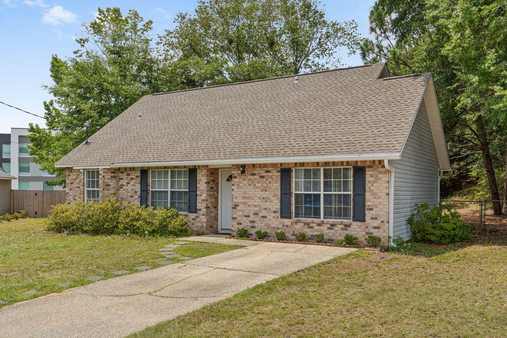127 Oak Terrace Drive — photo