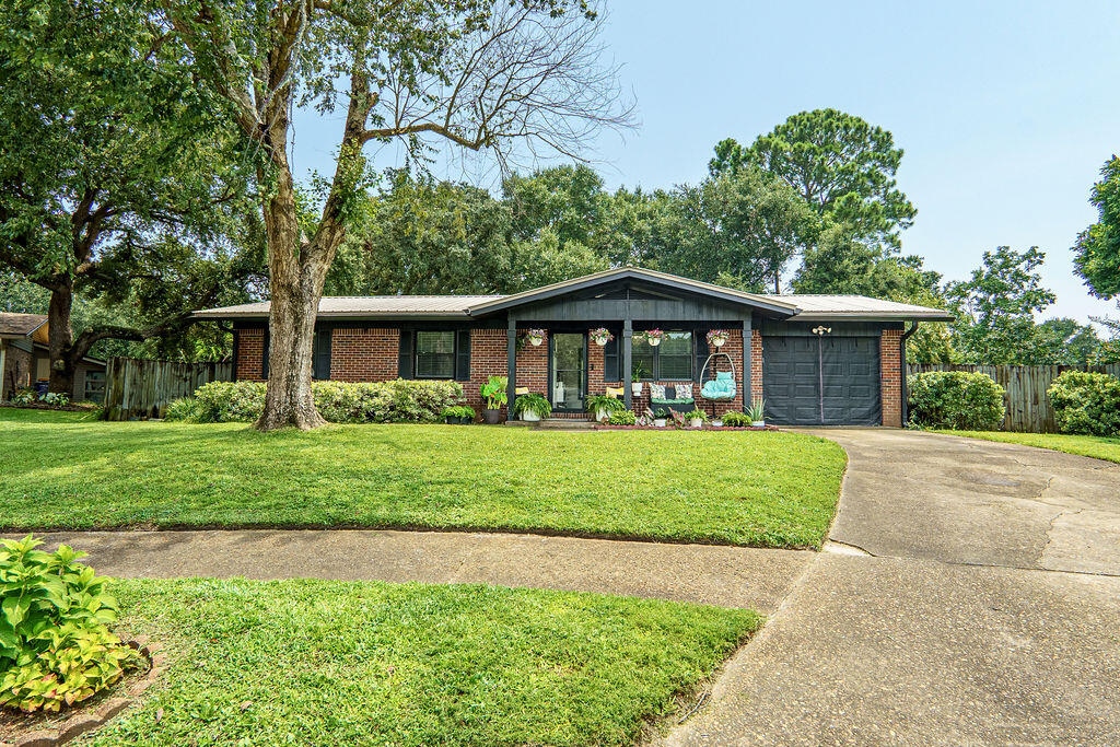 123 Pinewood Terrace — photo