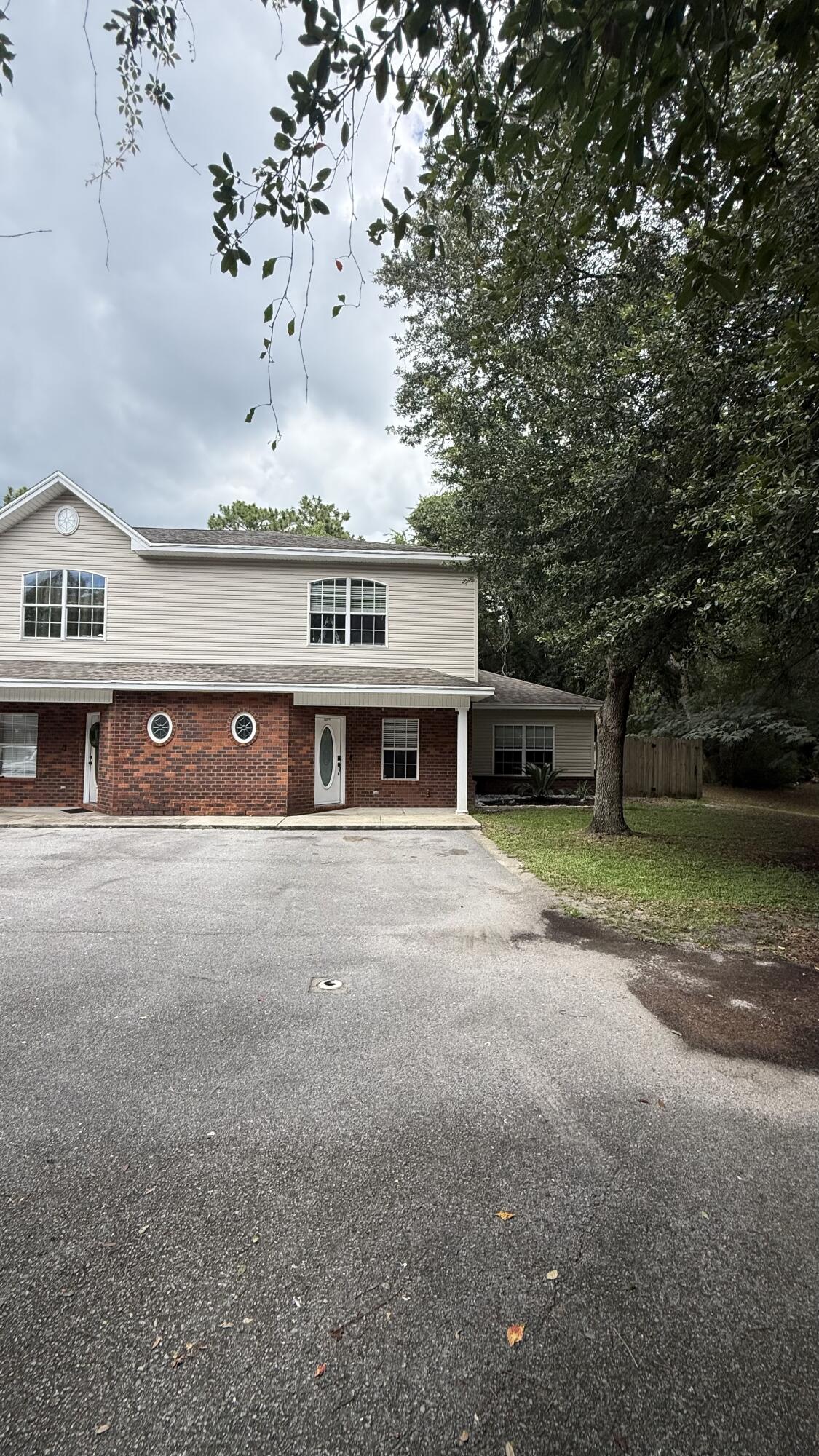 827 Fairview Drive 1 — photo