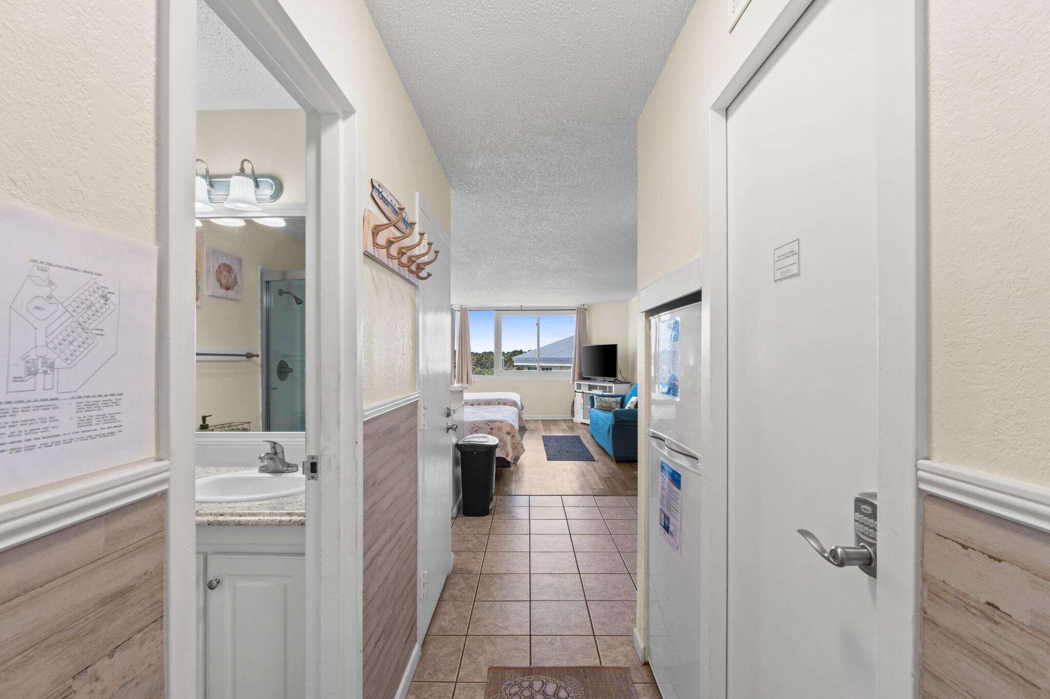 8817 S Thomas Drive a418 — photo