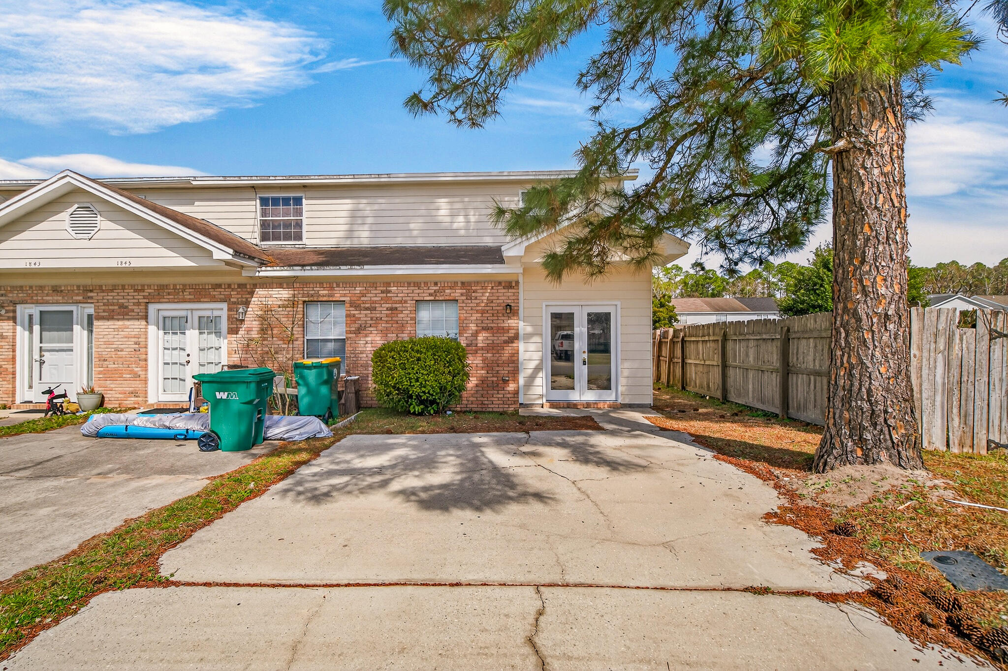 1847 Whispering Oaks Lane — photo