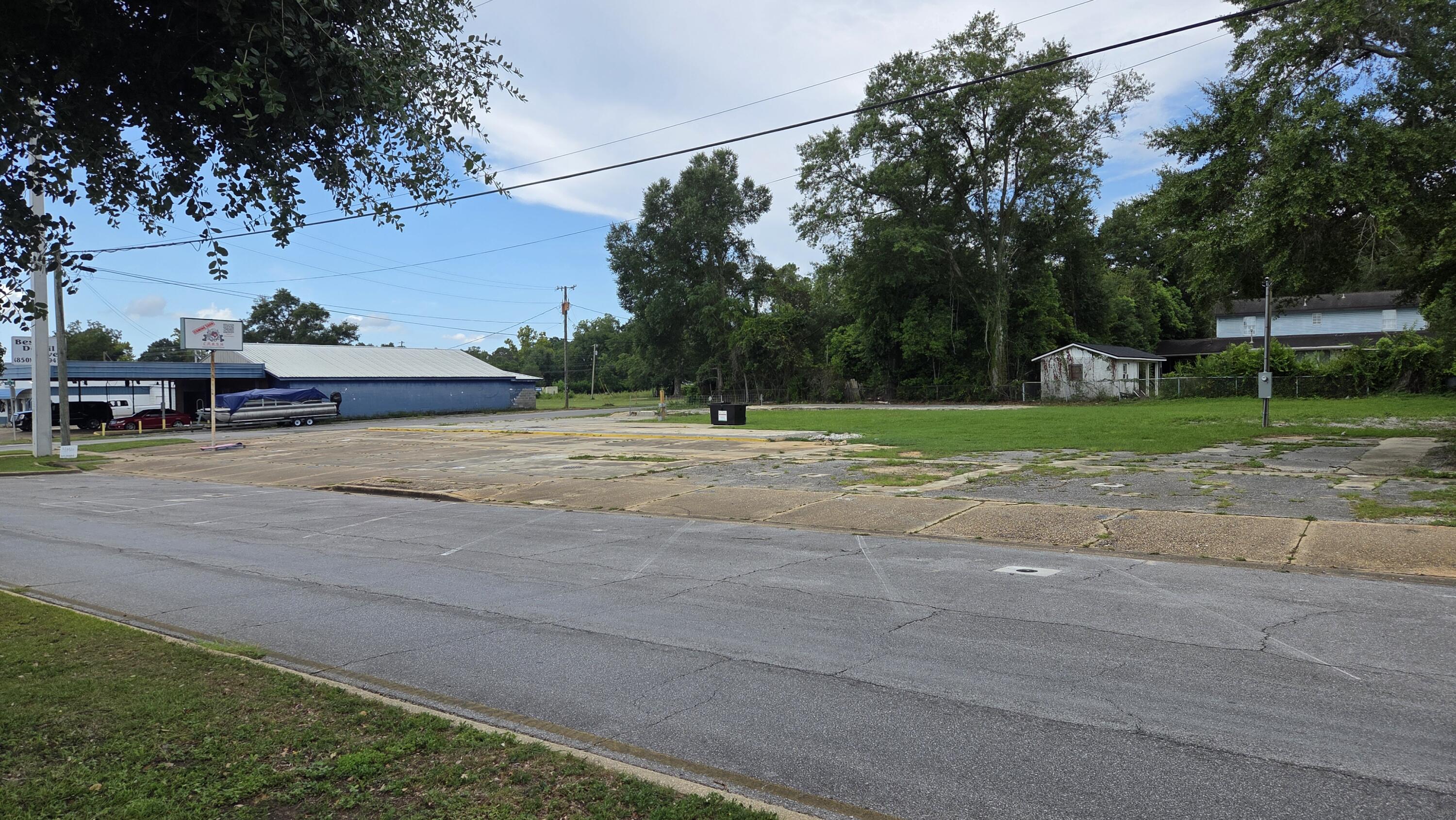 698 S Main Street — photo