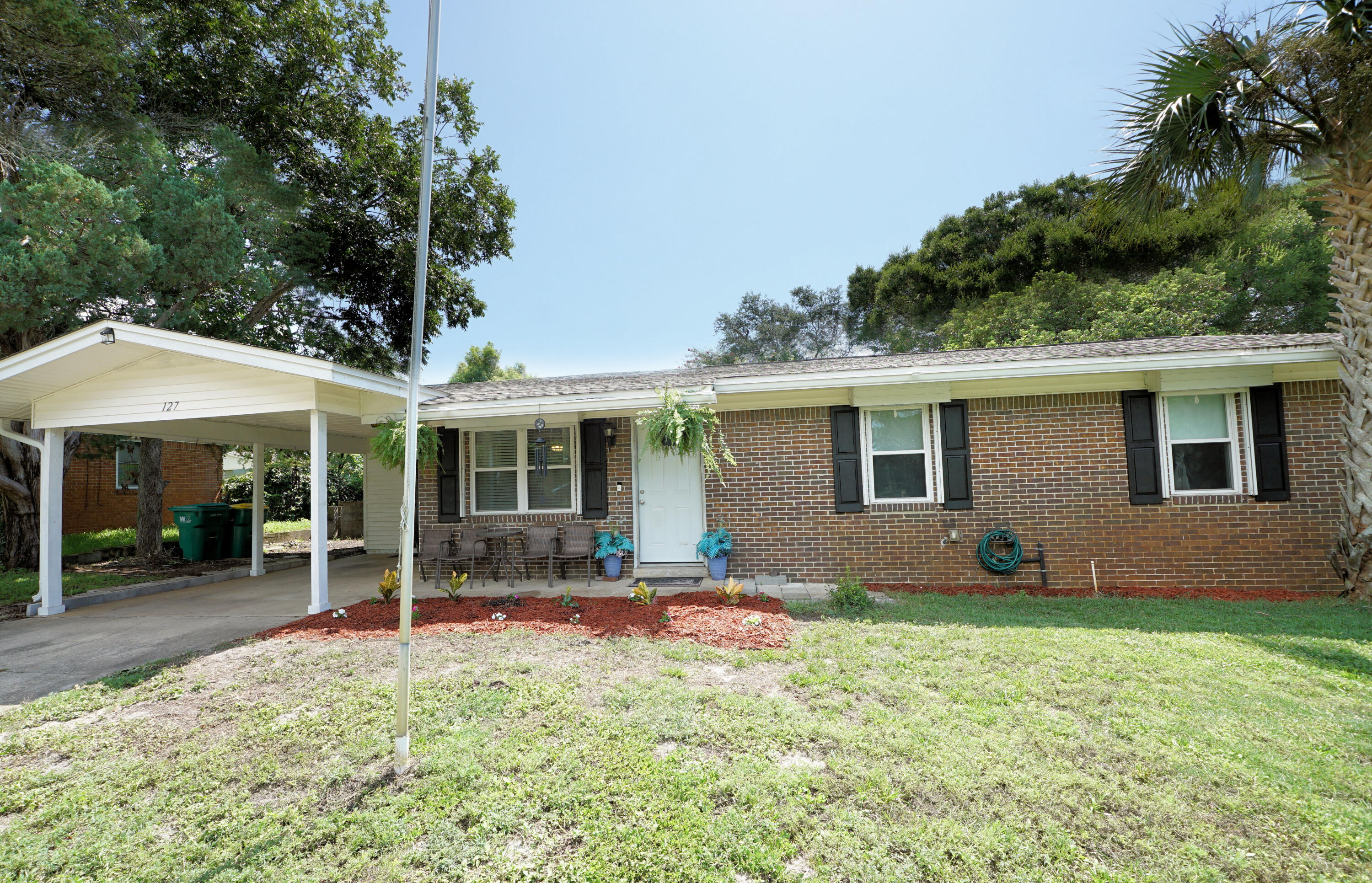 127 Pryor Drive — photo