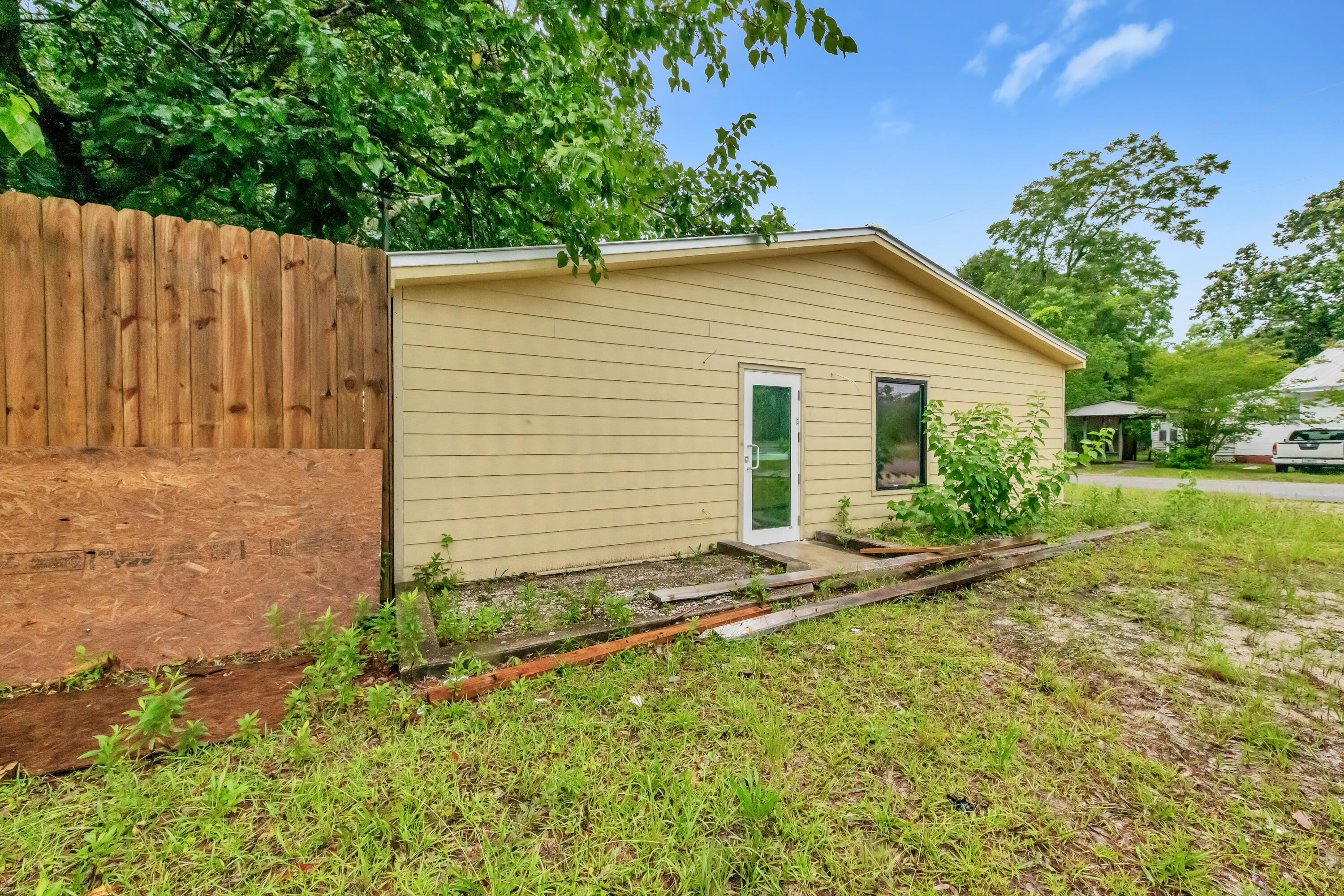 129 W Live Oak Avenue — photo