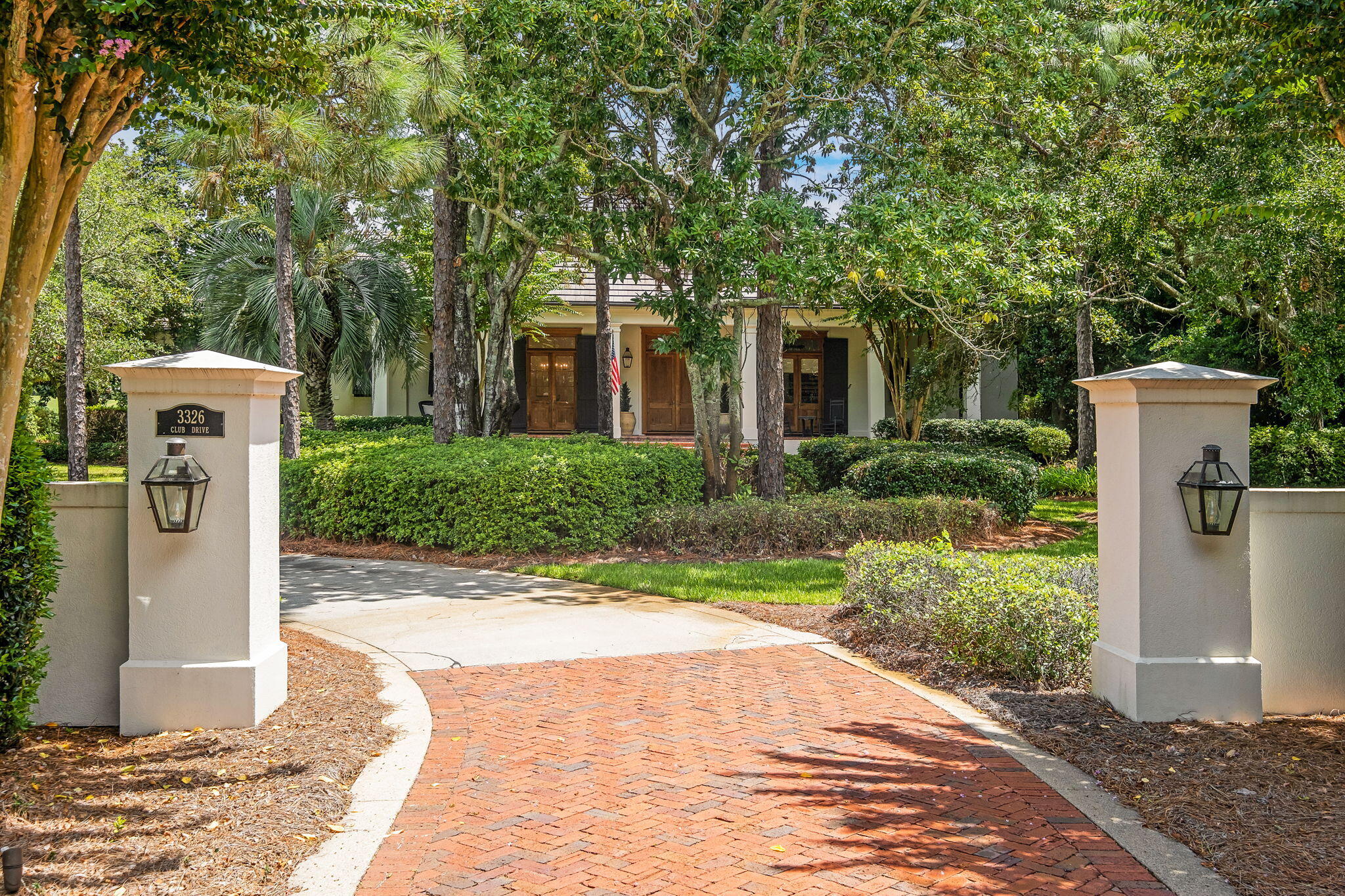 3326 Club Drive — photo