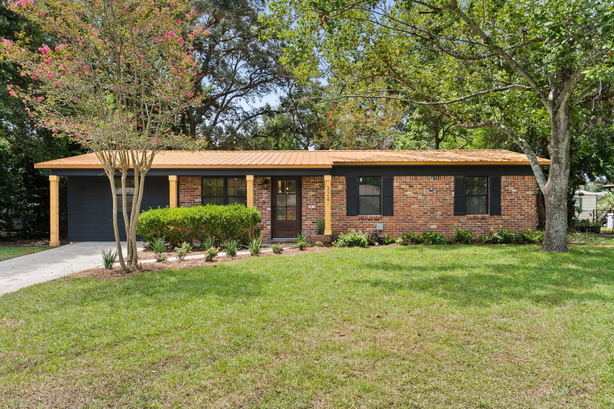 324 SW Harbor Place — photo