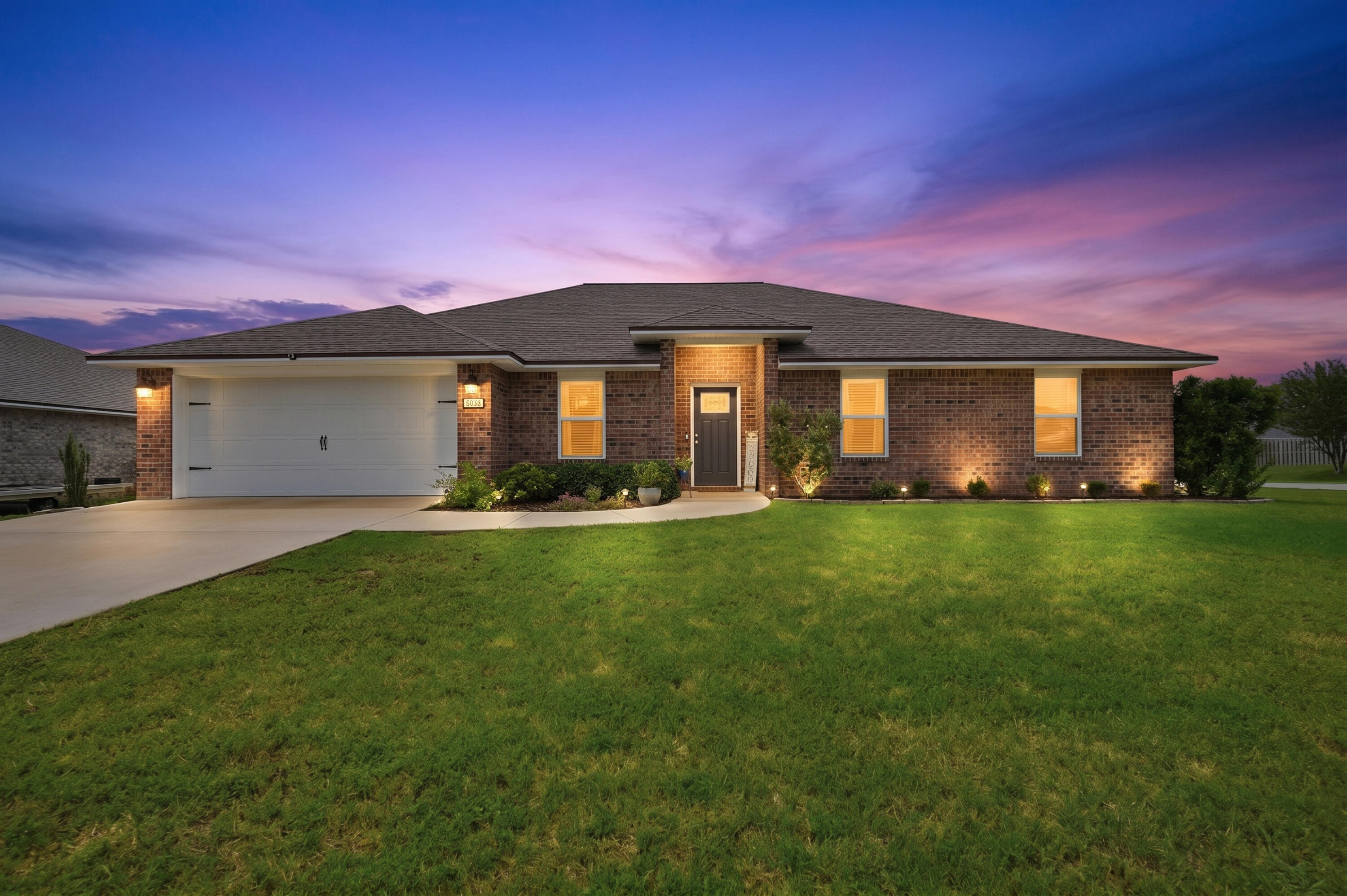 5302 Moore Loop — photo