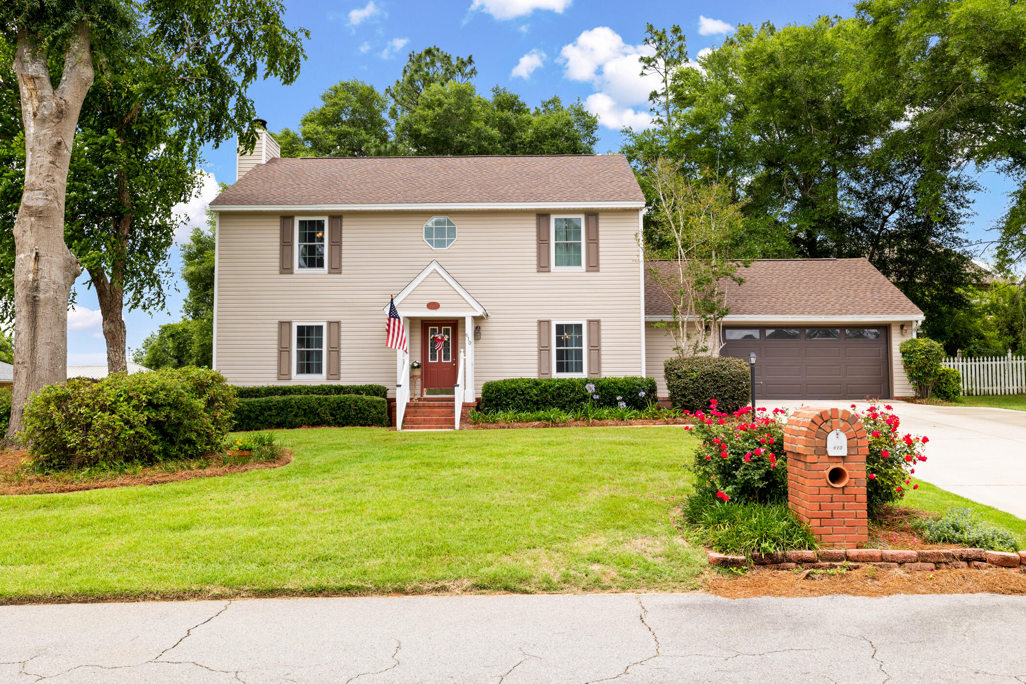 610 W Lynn Brook — photo