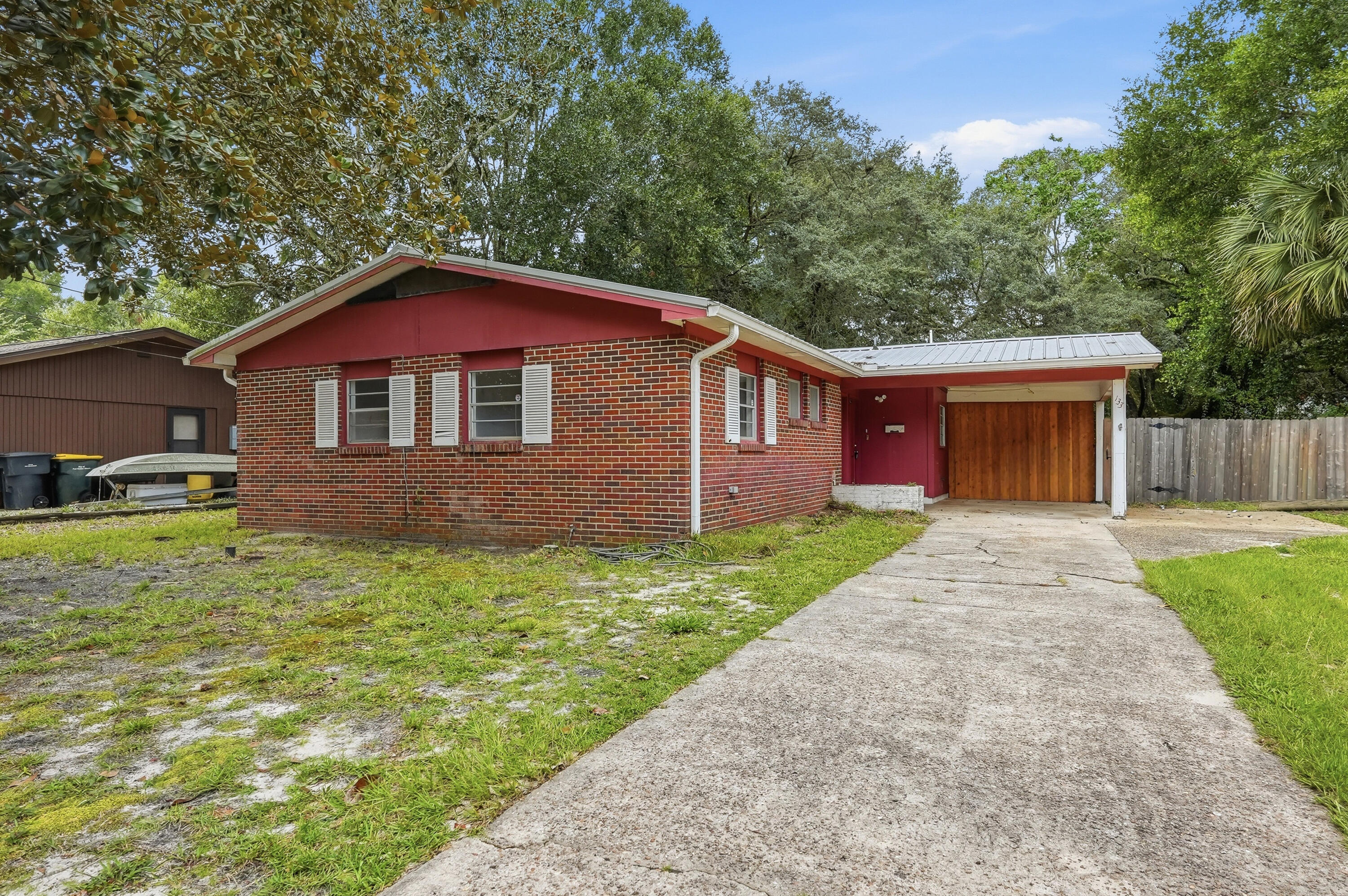 133 NW Robinwood Drive — photo