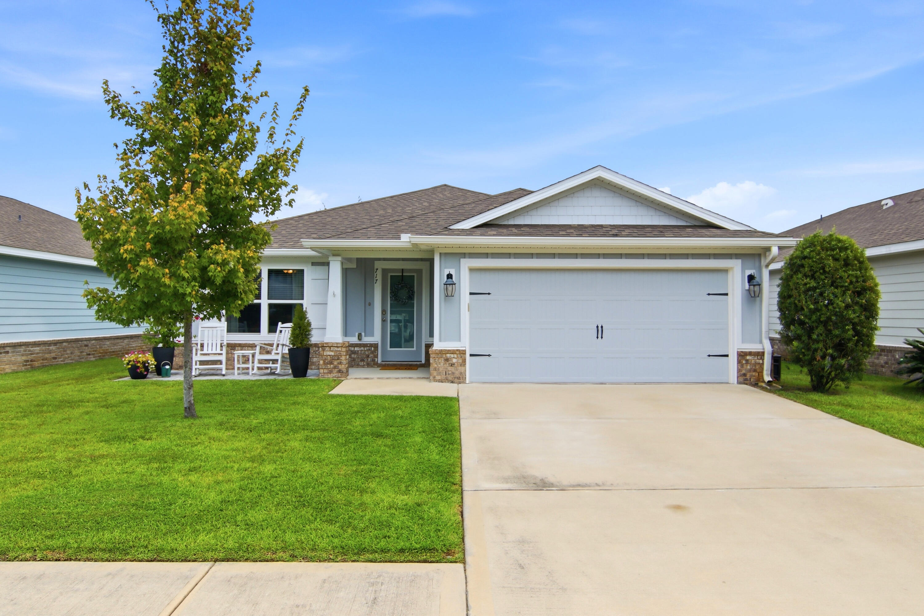 717 Riverwalk Circle — photo