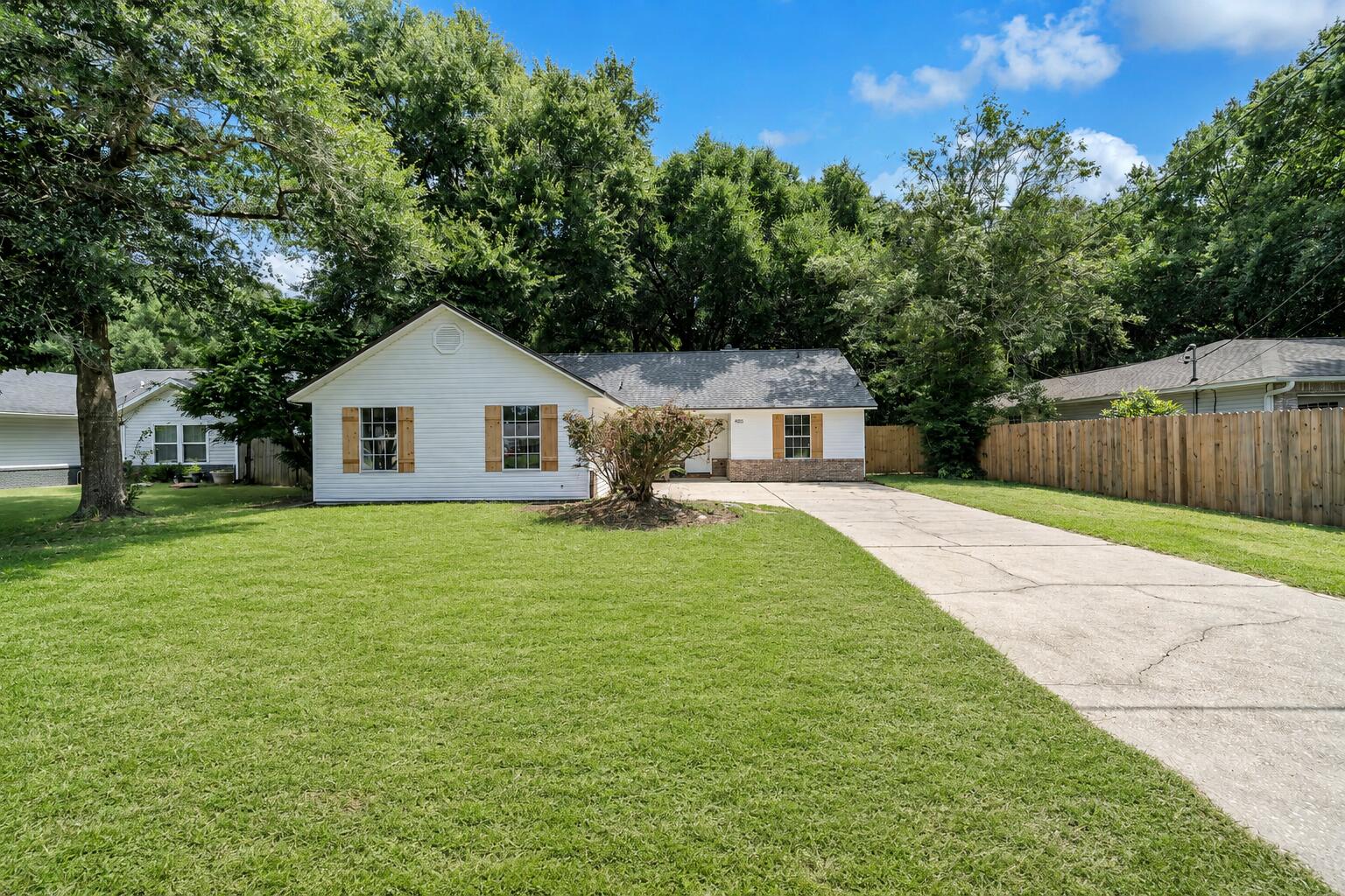 4855 Kensington Lane — photo