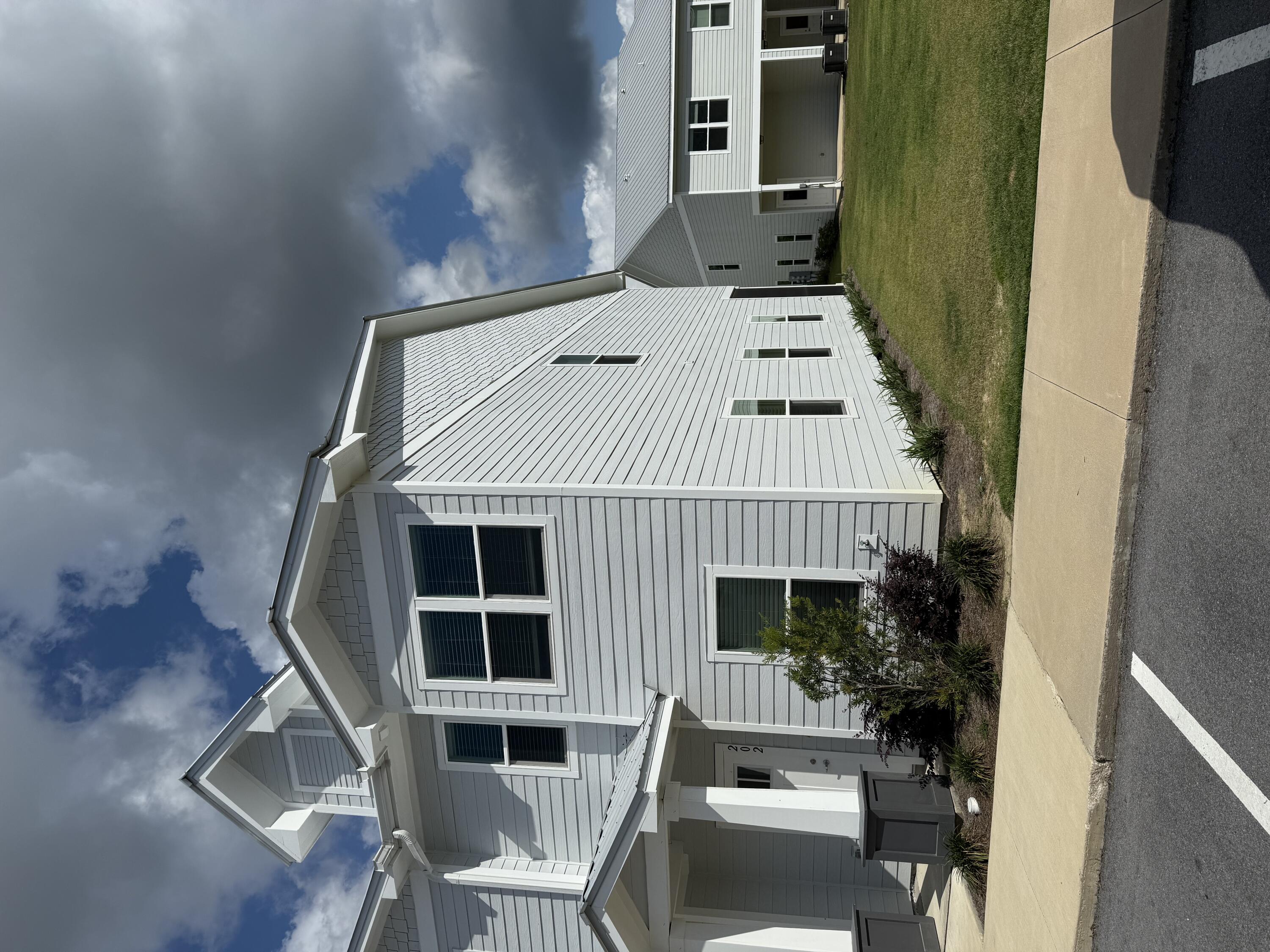 202 Date Palm Lane — photo