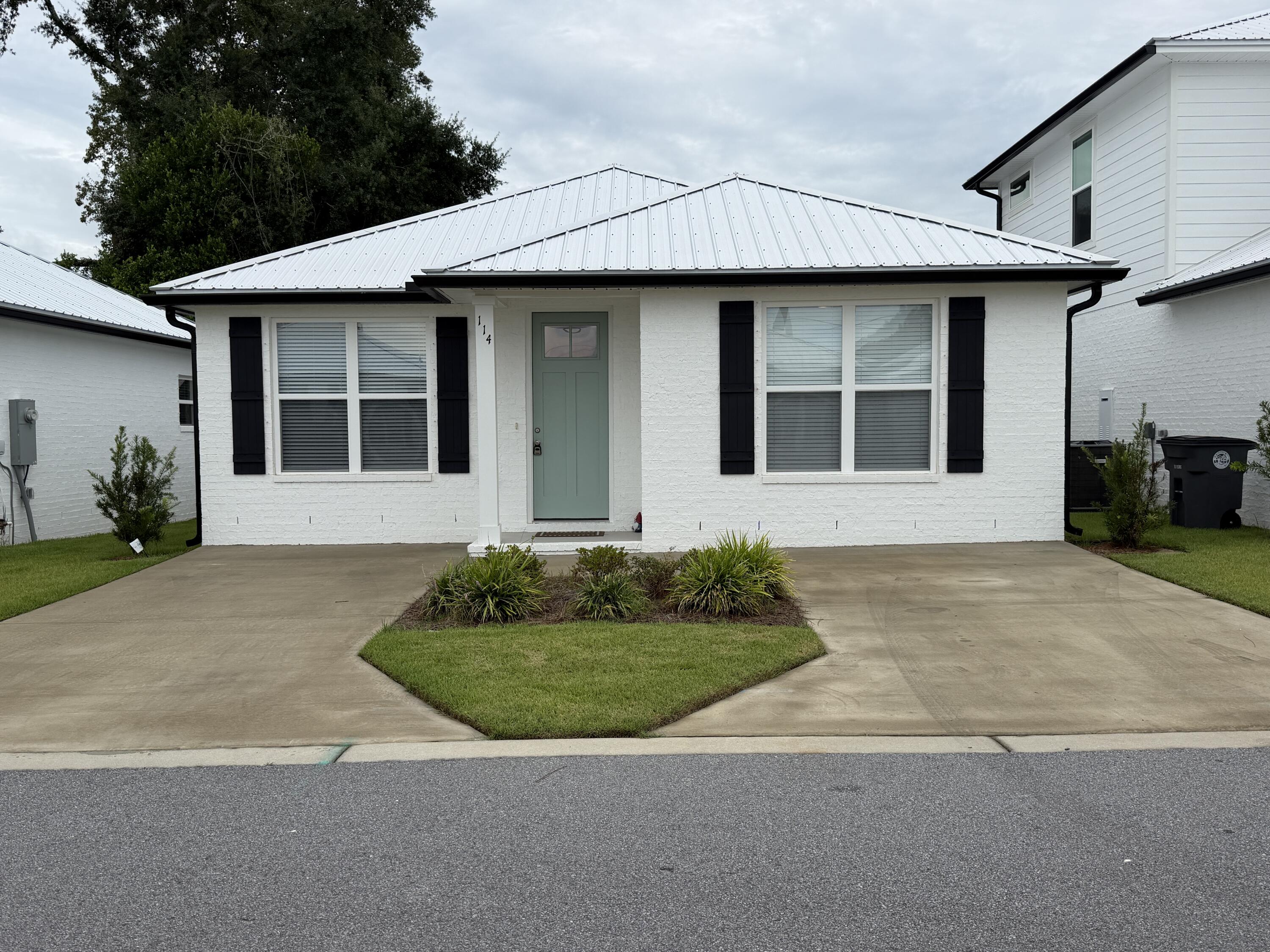 114 Penny Lane — photo