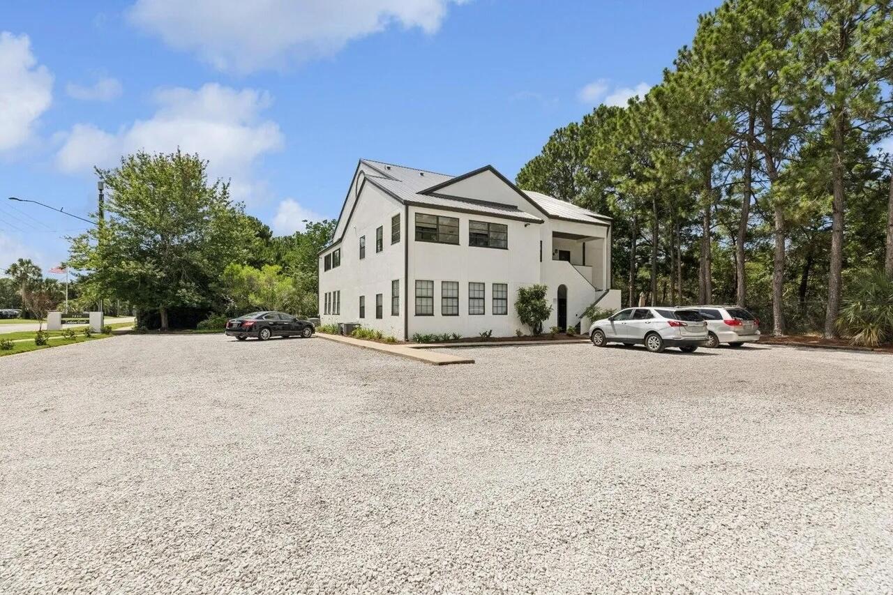 3850 Indian Trail 207 — photo
