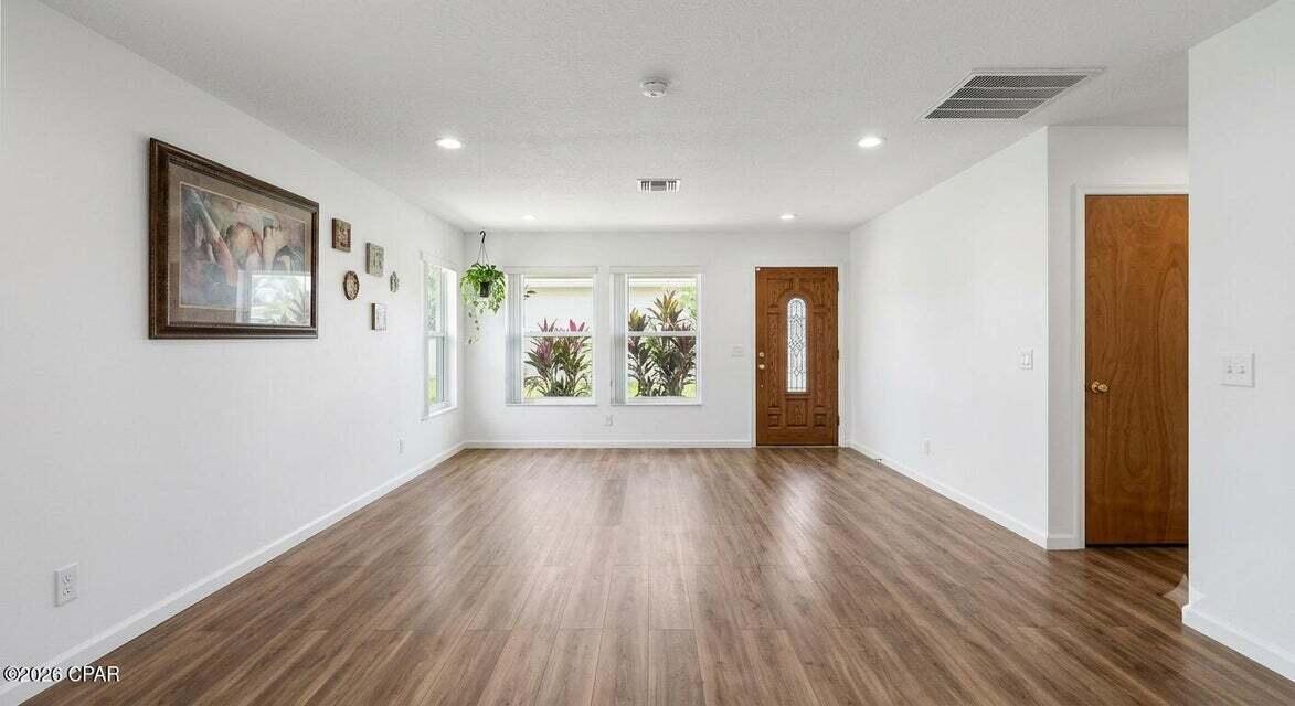 911 Bradley Circle — photo