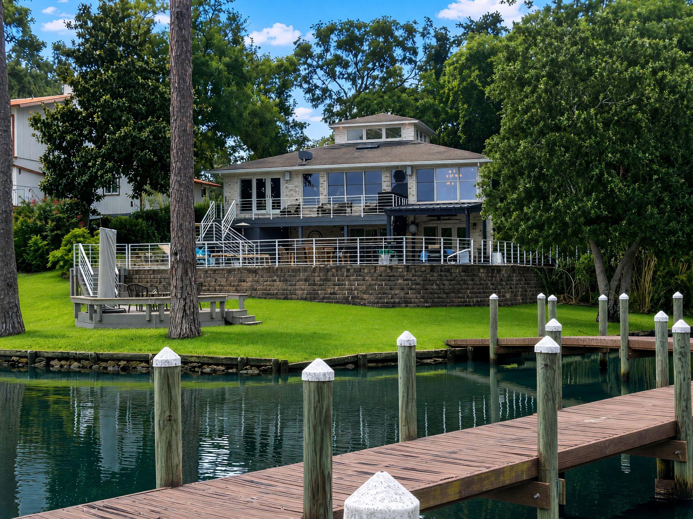 271 NW Ewing Court — photo