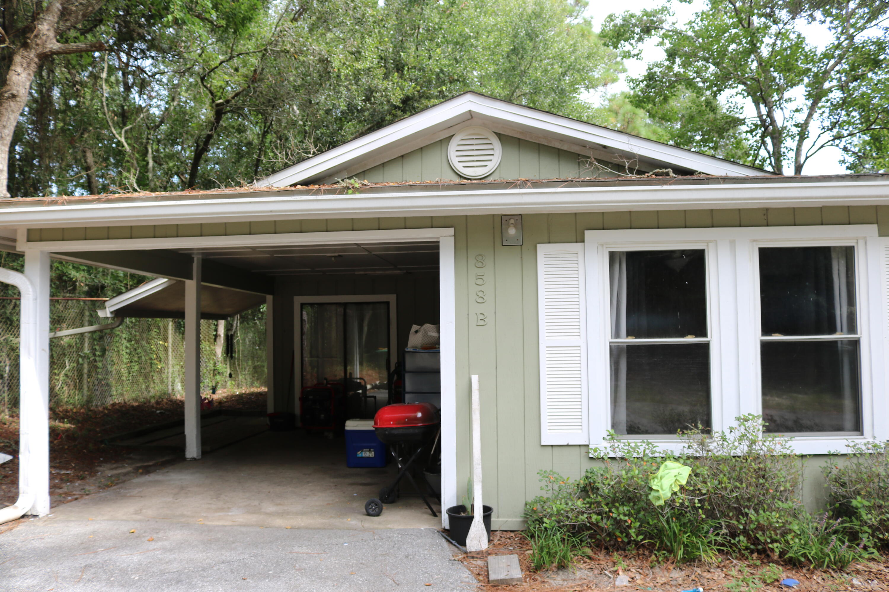 858 Fairview Drive — photo