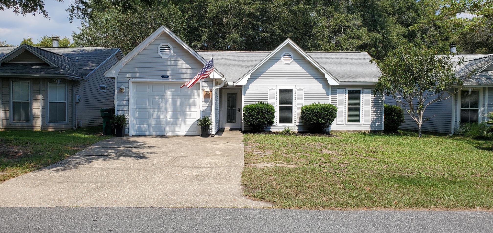 109 Meadowbrook Court — photo
