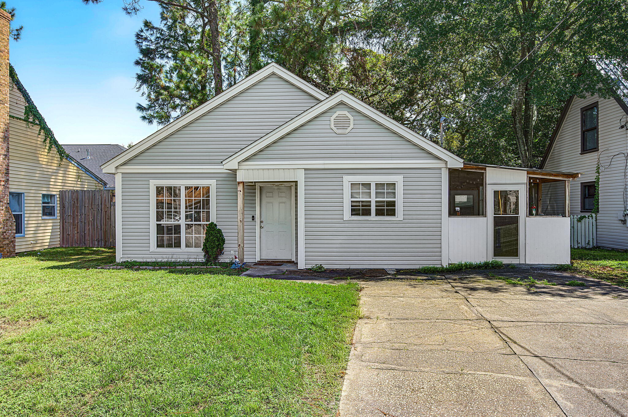 627 Lloyd Street — photo