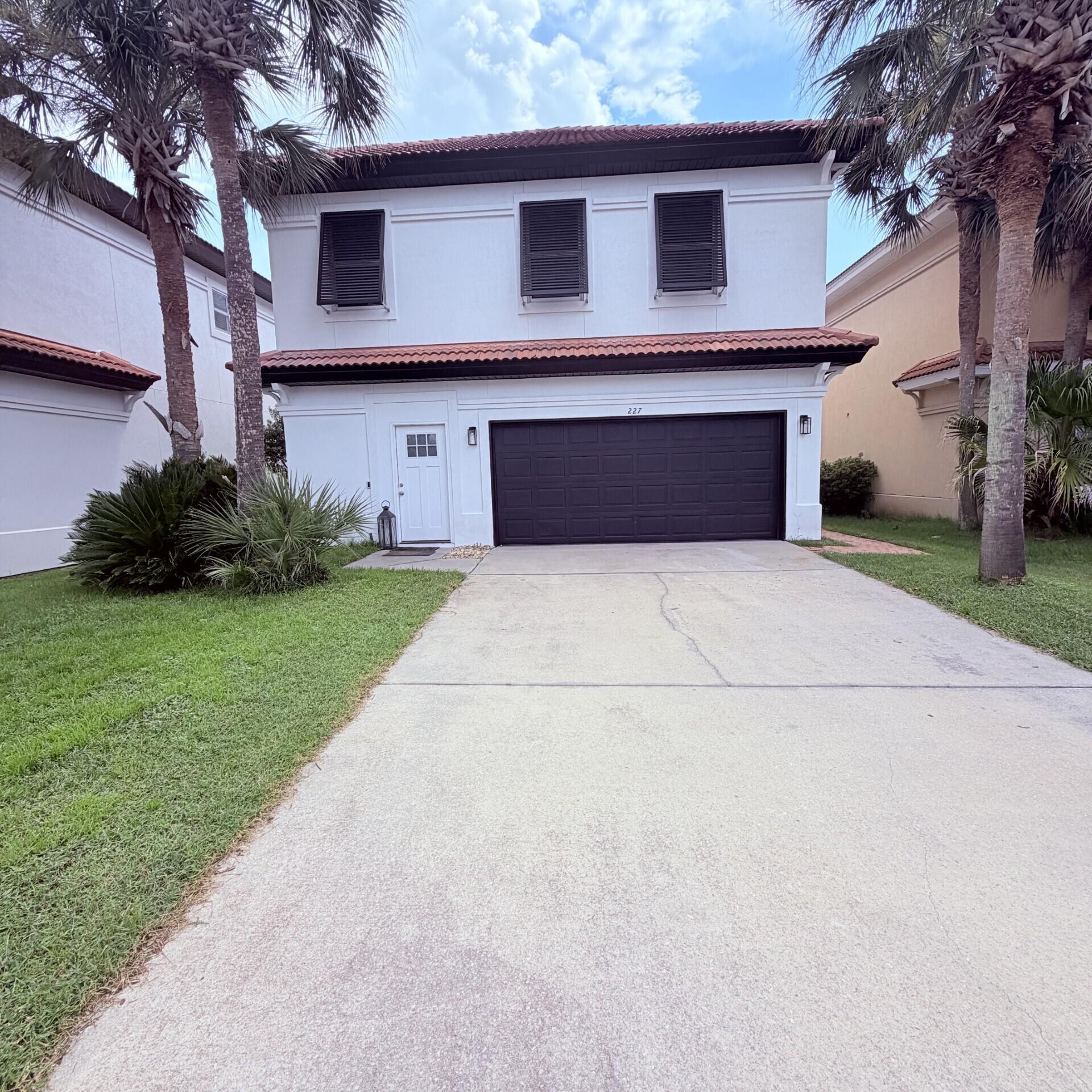 227 Inverrary Drive — photo
