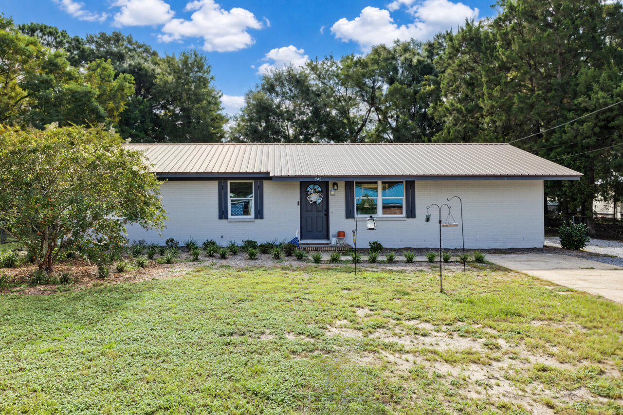 948 Lakeview Drive — photo