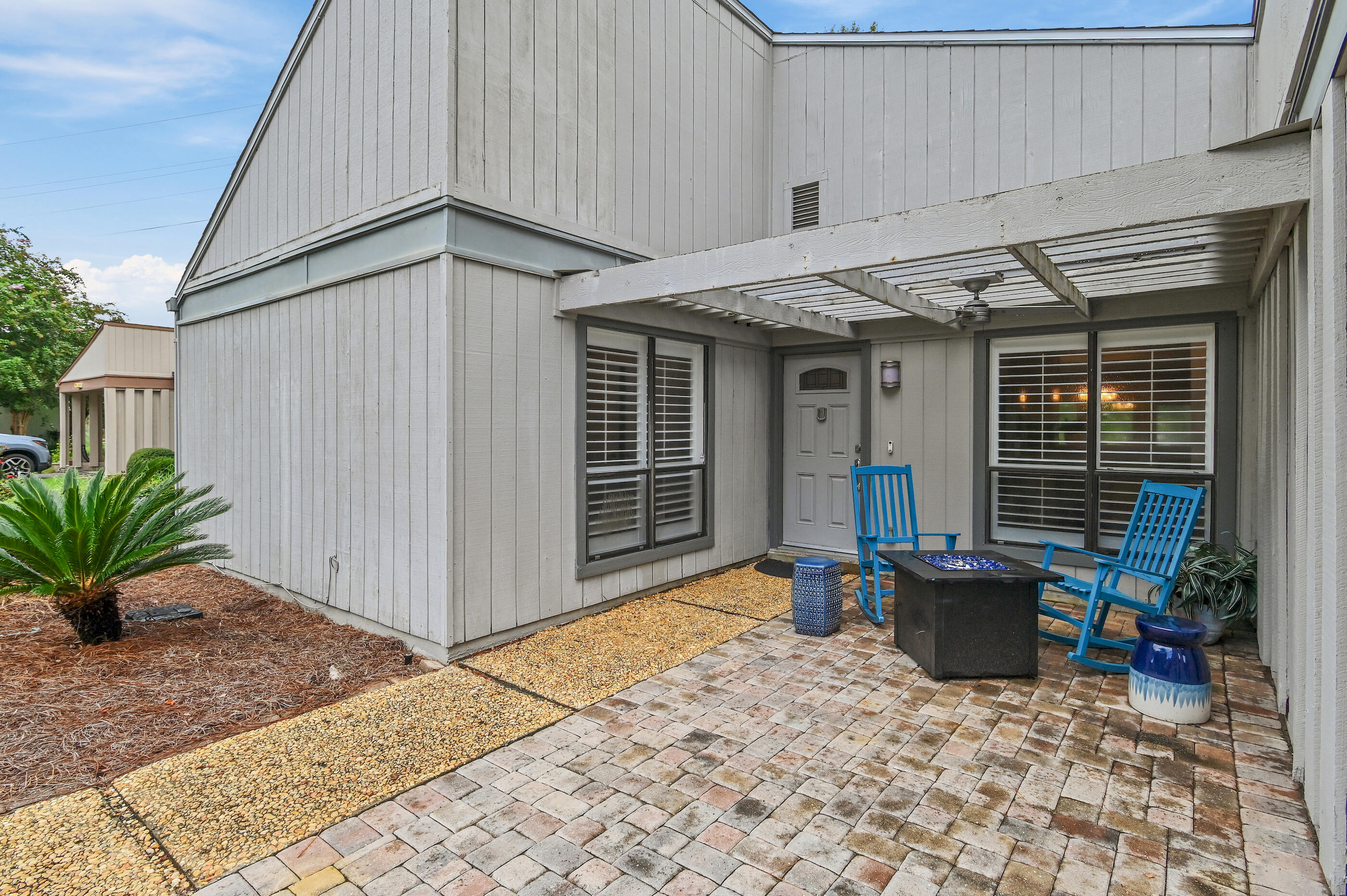 518 Augusta Way 11002 — photo