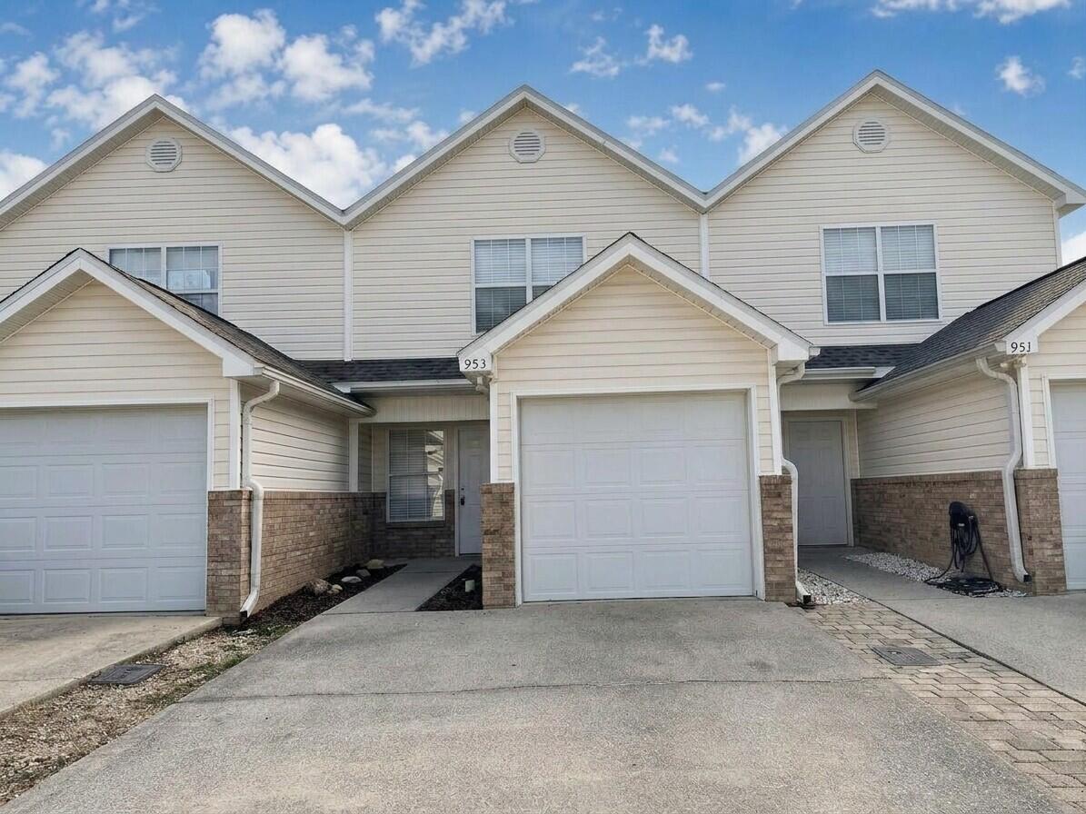 953 Scenic Oak Lane — photo