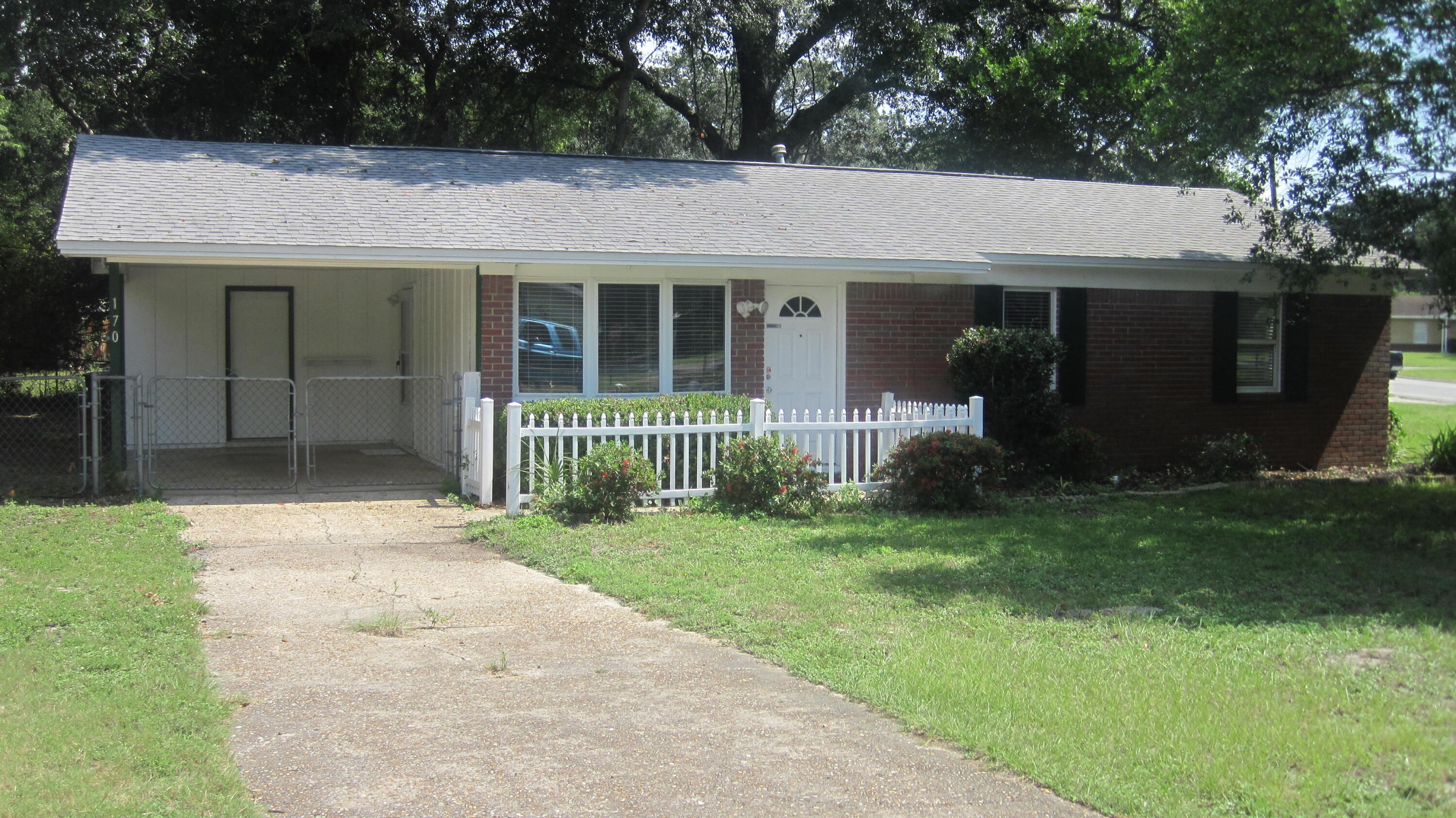 170 NW Rainbow Drive — photo