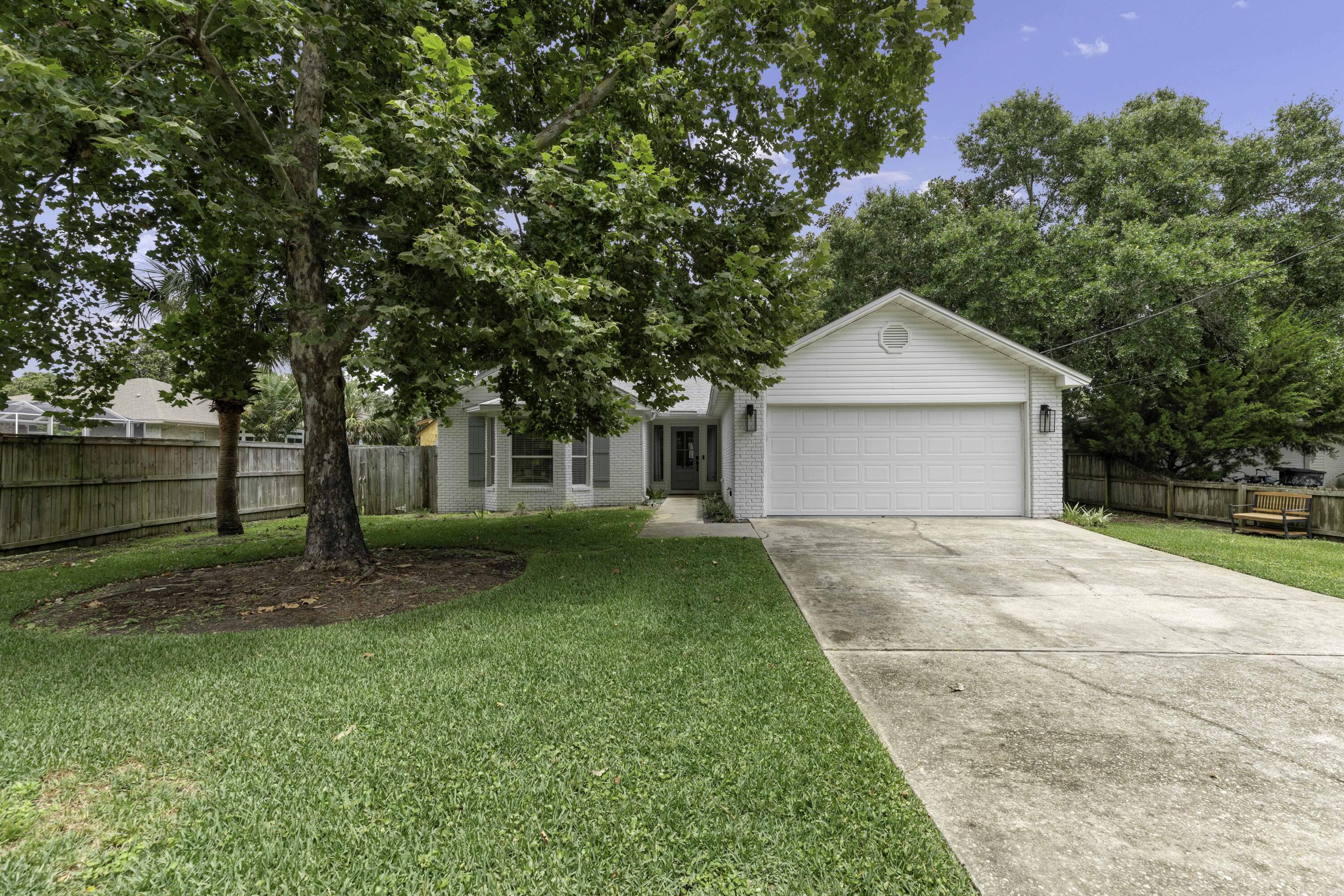 103 SE Walkedge Drive — photo