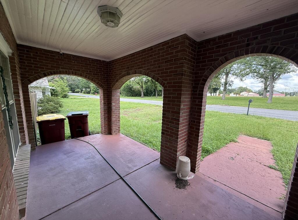 398 S Spring Street, Crestview, FL 32536 — photo 2