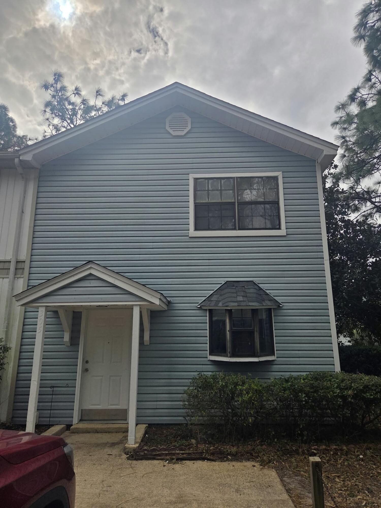 305 Oxford Court — photo