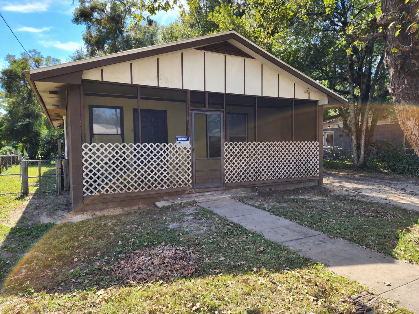 623 W Griffith Avenue — photo
