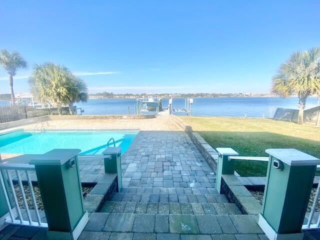 906 Santa Rosa Boulevard — photo