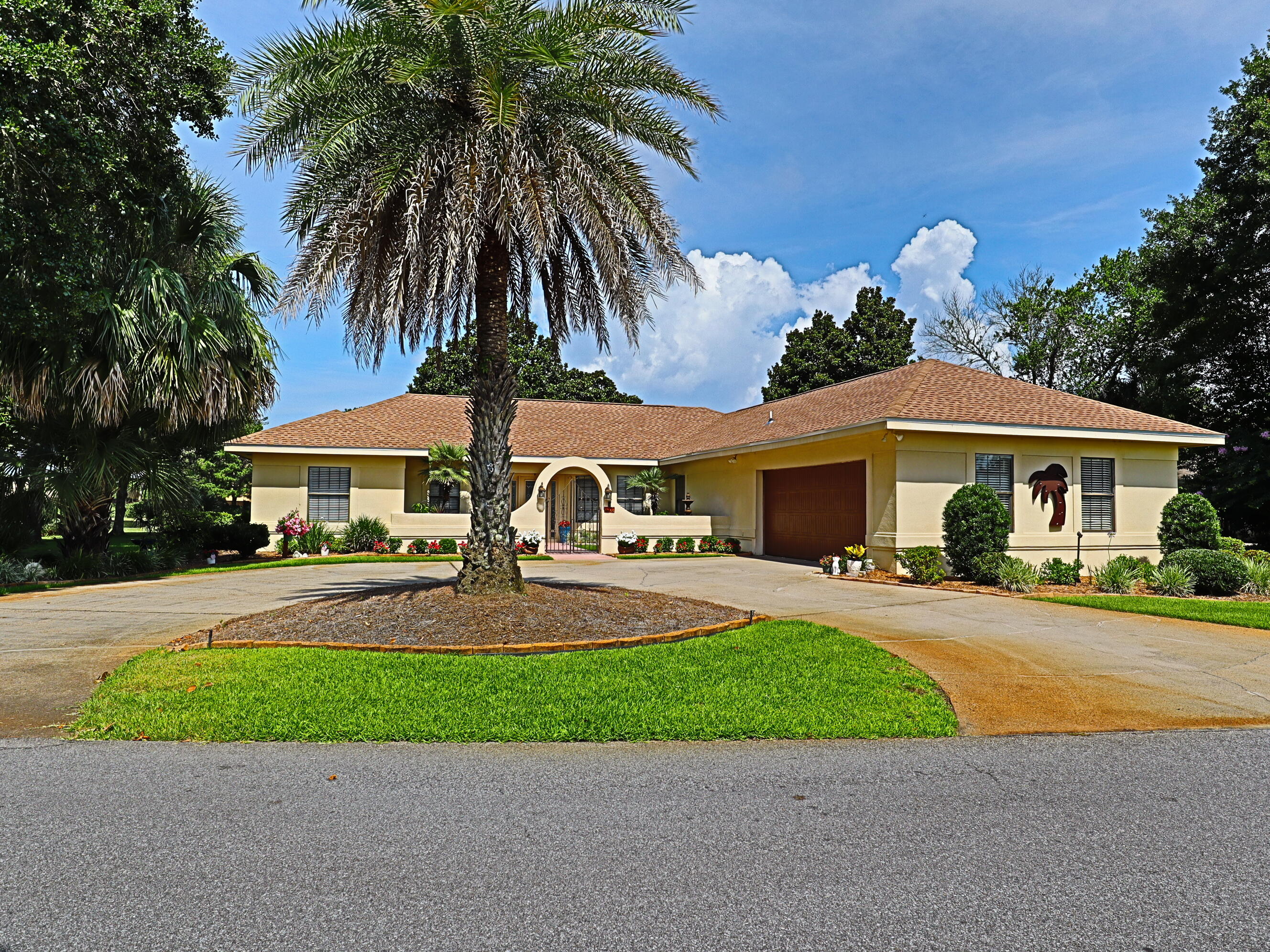 370 Golfview Drive — photo