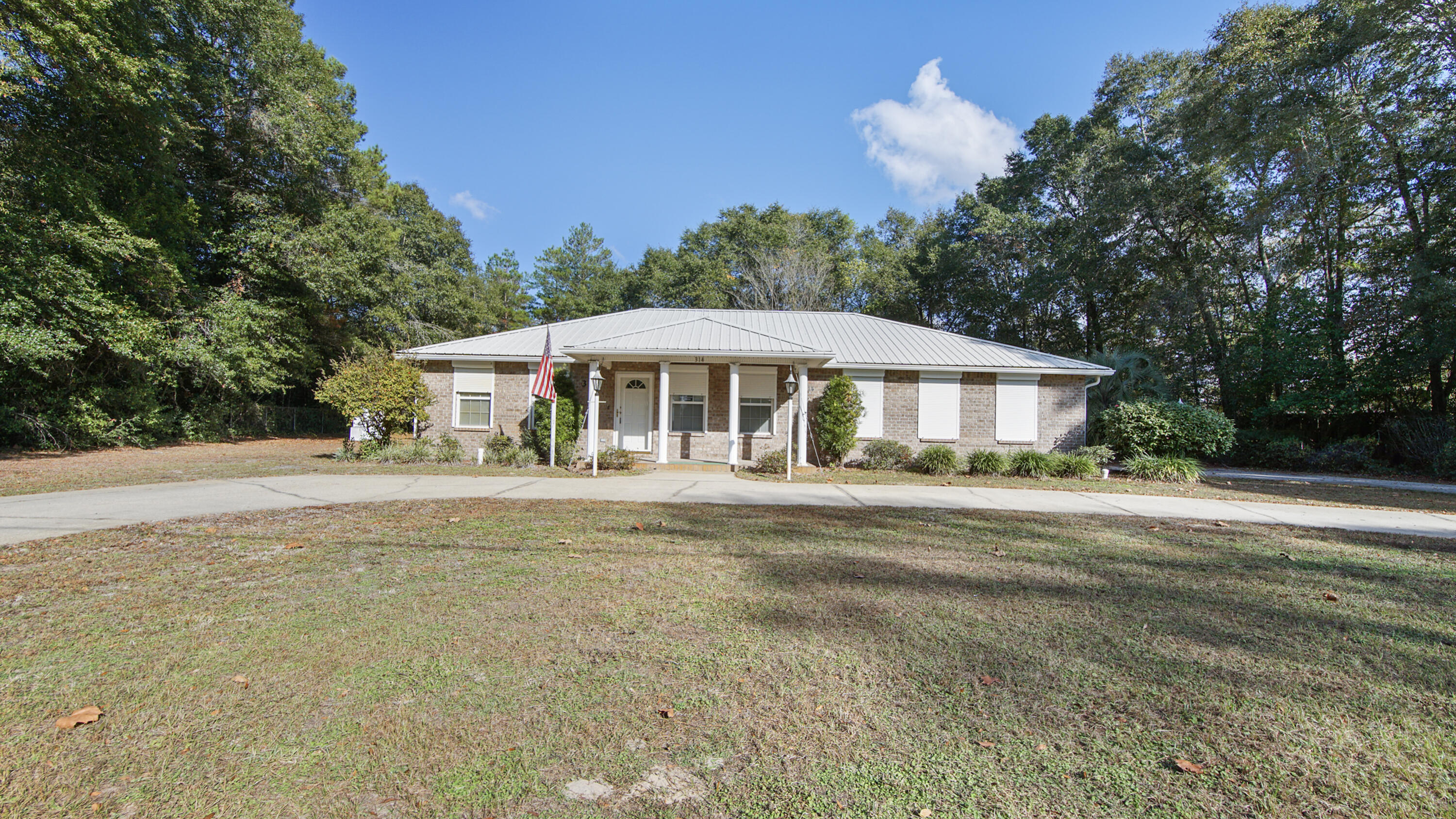 314 Lakeview Drive — photo