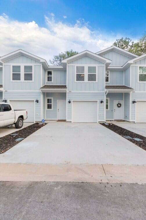 1028 McLaren Circle — photo