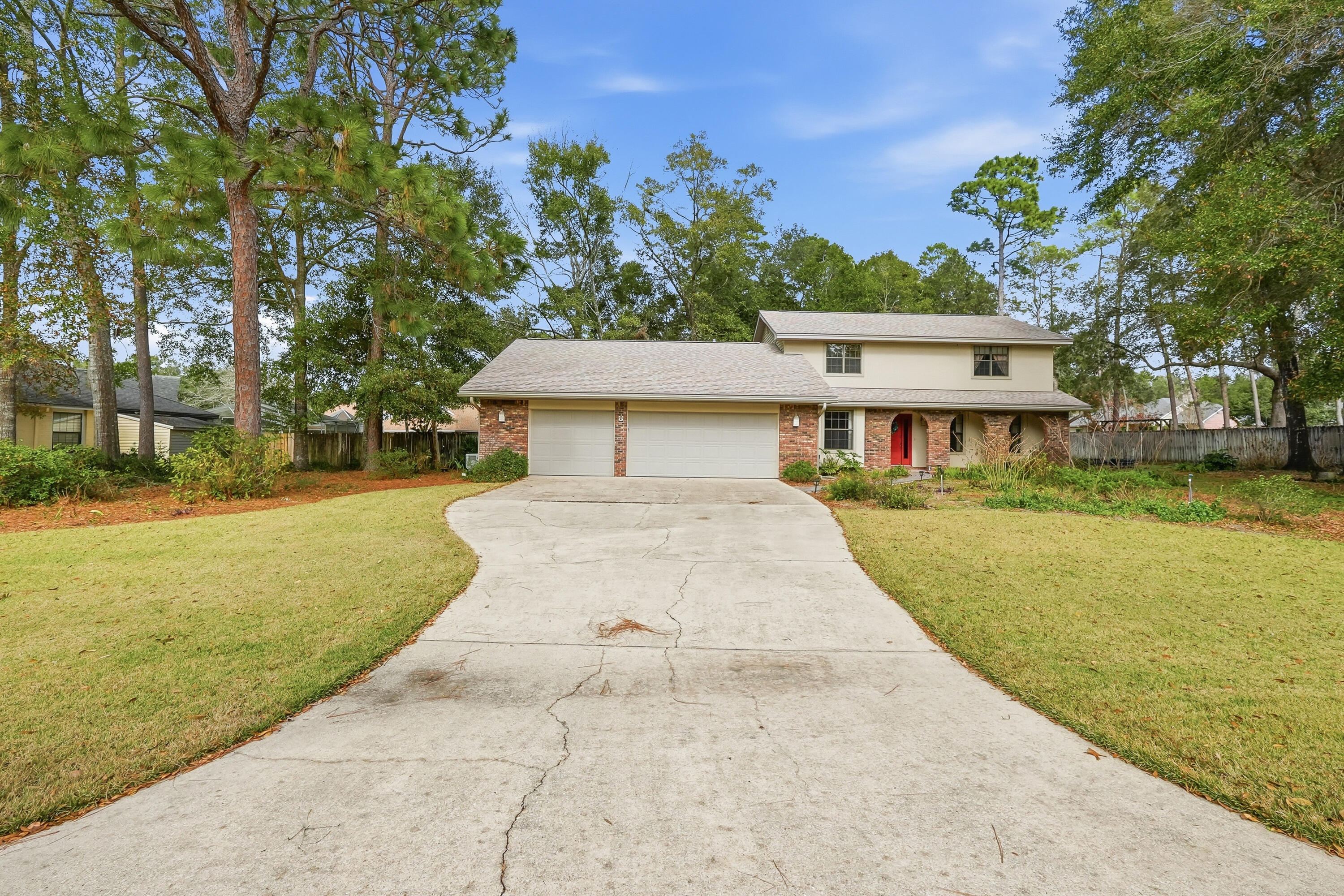 8 Kristin Circle — photo