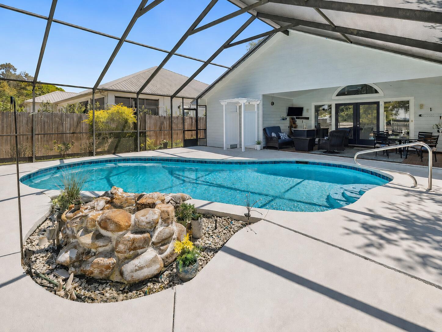 550 Seabreeze Circle — photo
