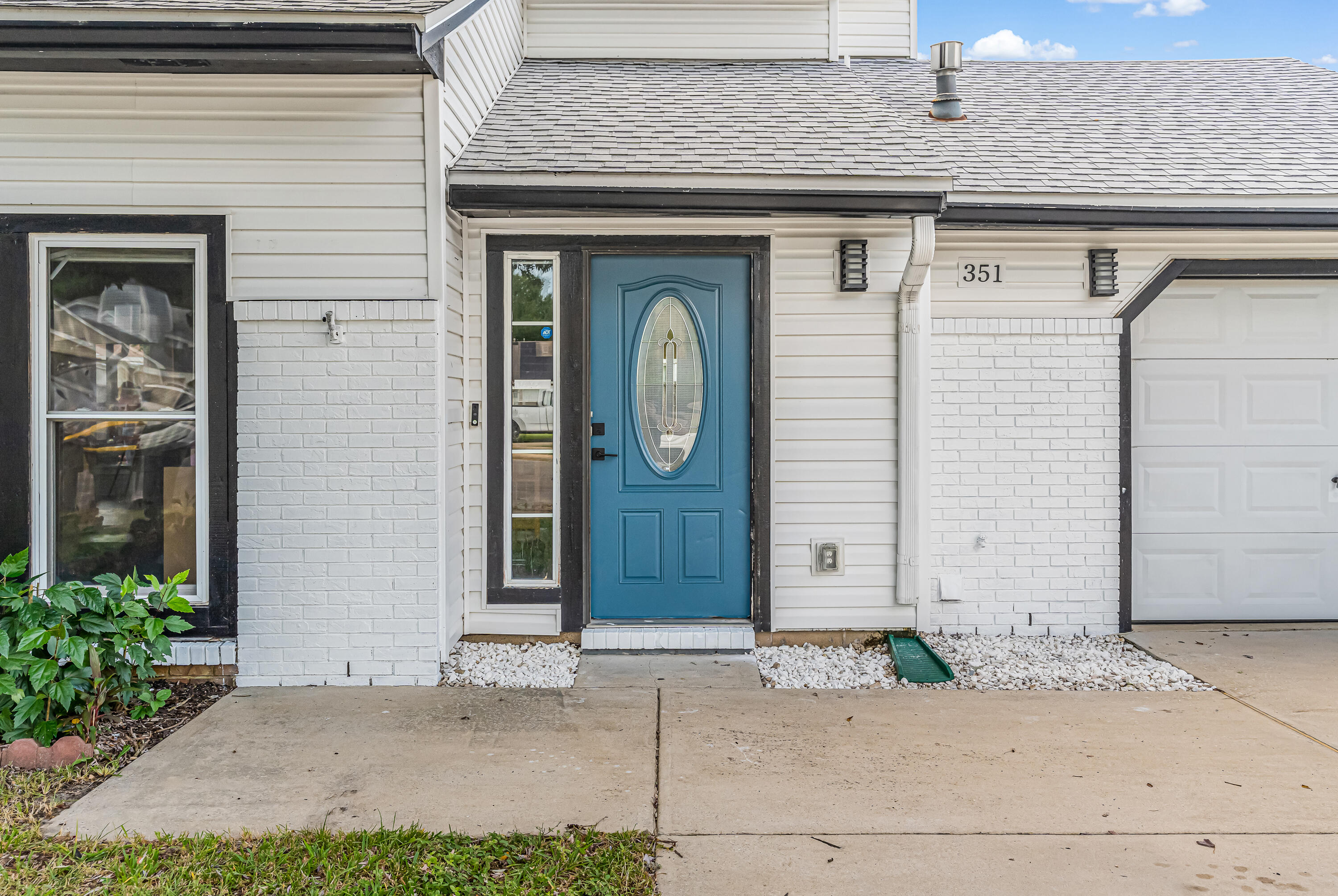 351 NW Canterbury Circle — photo