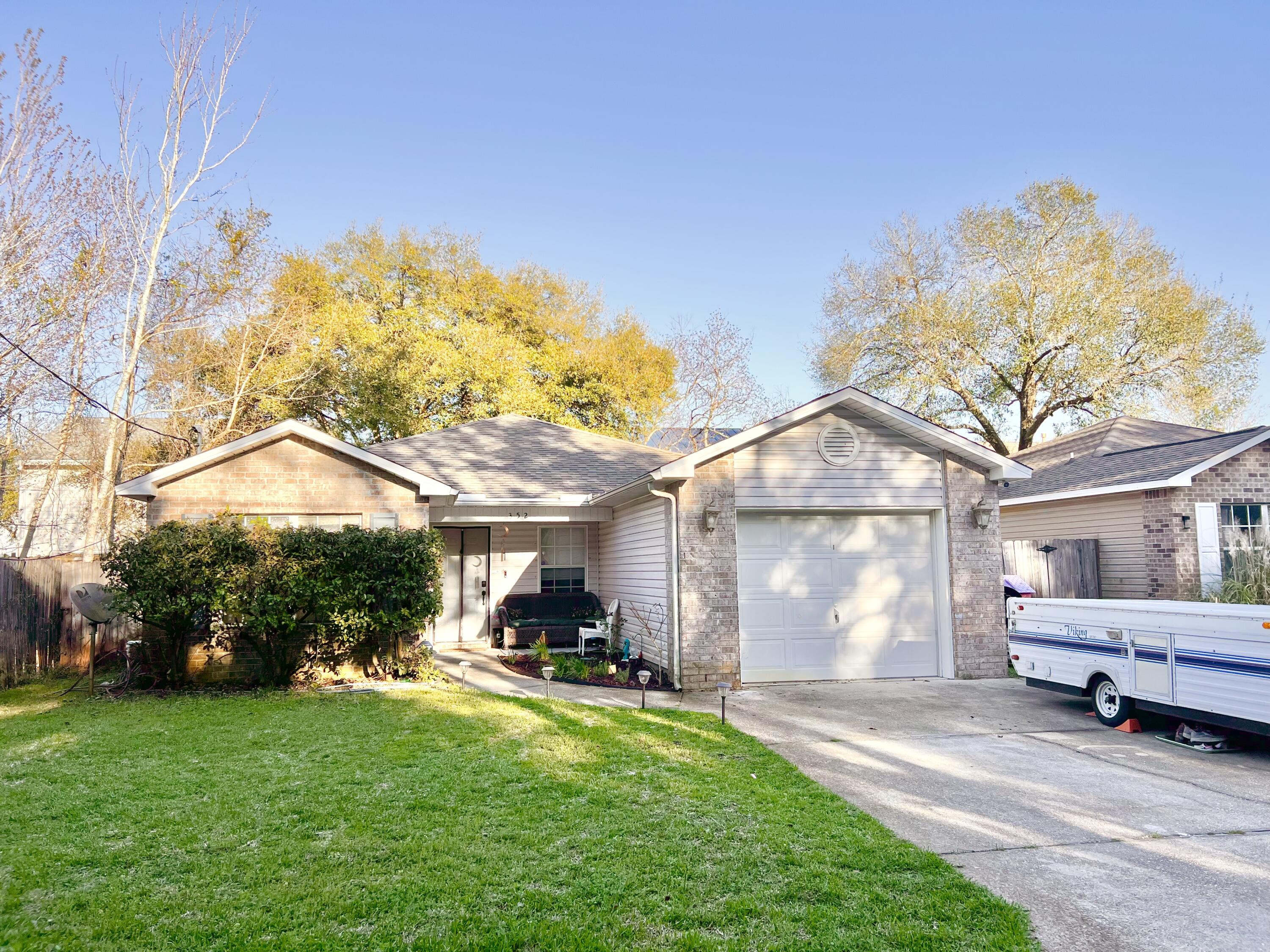 352 Harris Street — photo