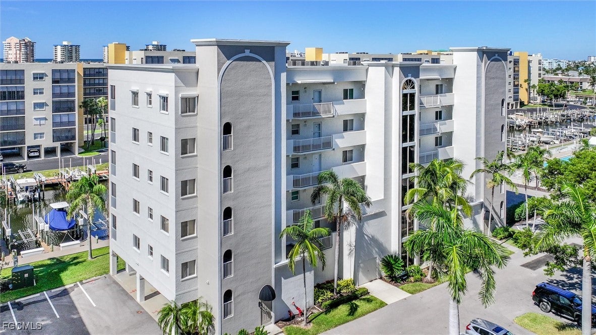 4361 Bay Beach Lane 424 — photo