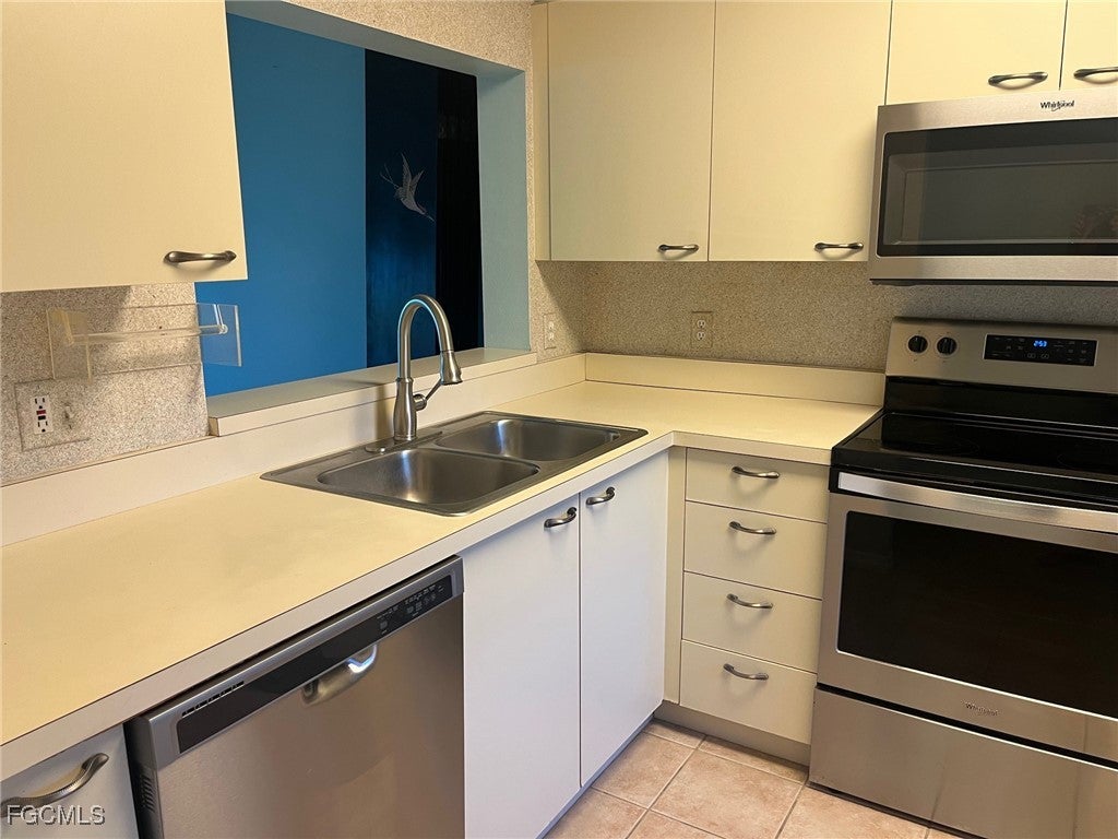 7406 Lake Breeze Drive 118 — photo
