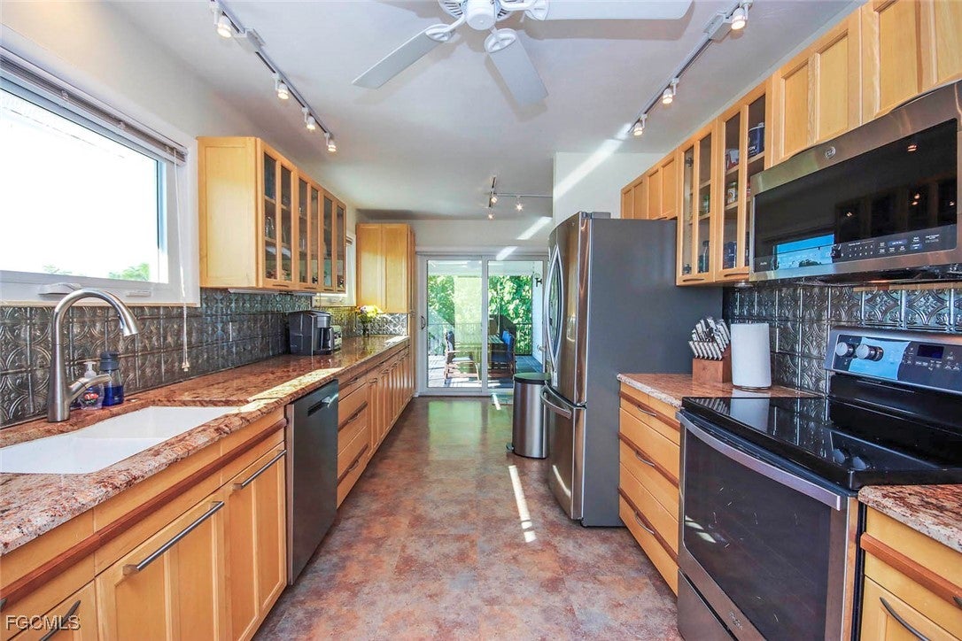 Home in Sanibel, FL 33957 — photo 3