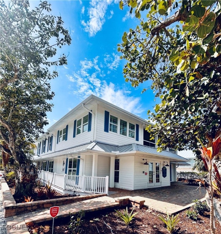 8315 Main Street — photo
