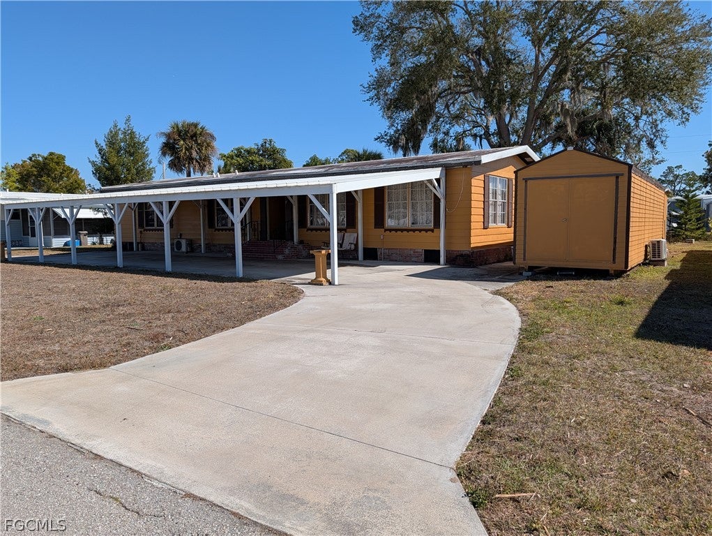 807 Holly Berry Court — photo